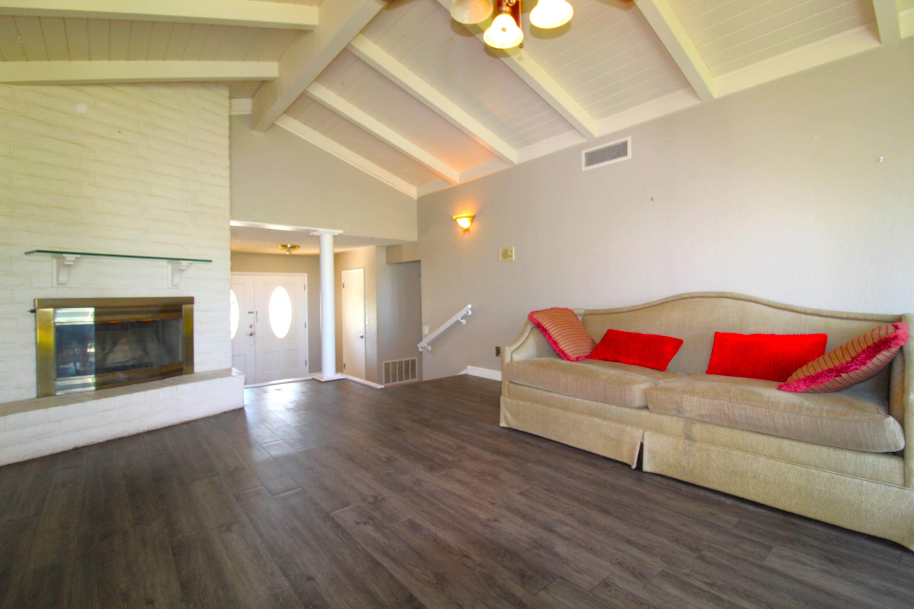 711 W Pine St, Exeter, CA 93221