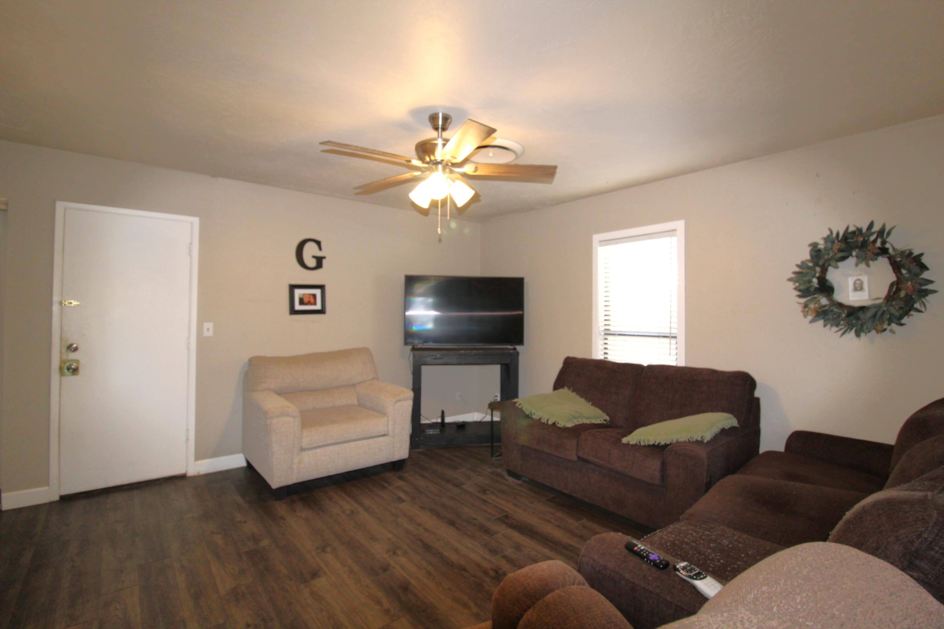 711 W Pine St, Exeter, CA 93221