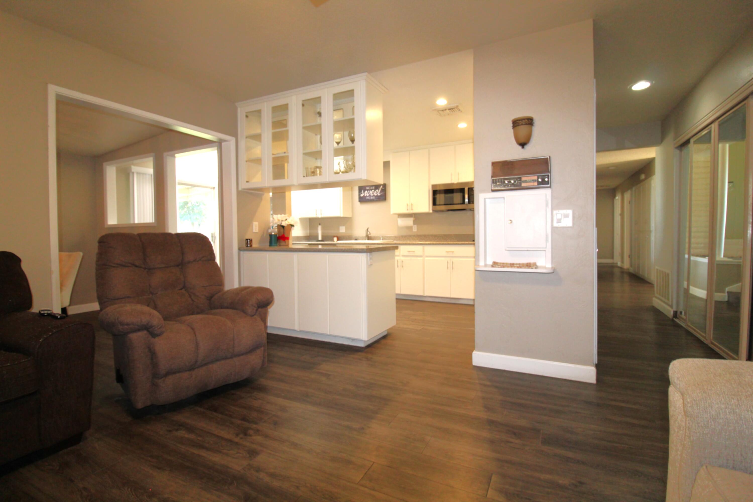 711 W Pine St, Exeter, CA 93221