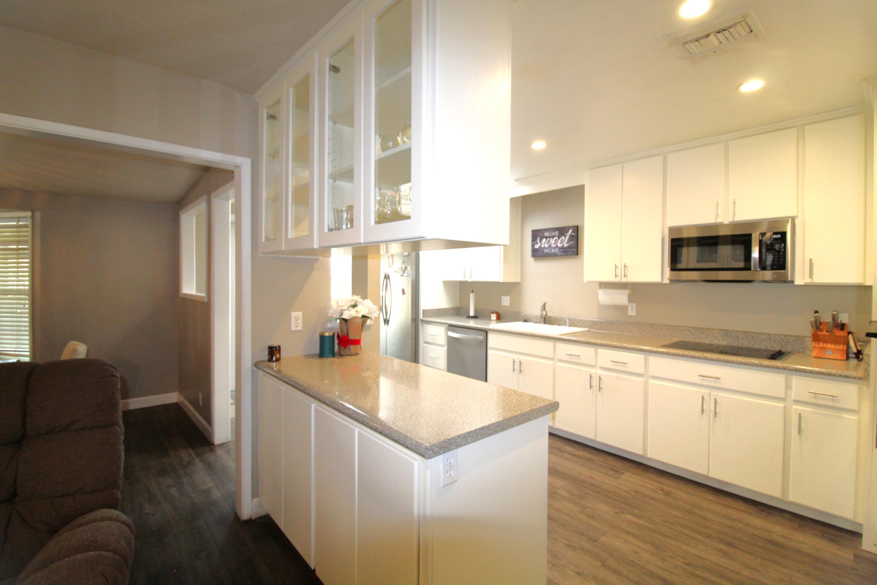 711 W Pine St, Exeter, CA 93221