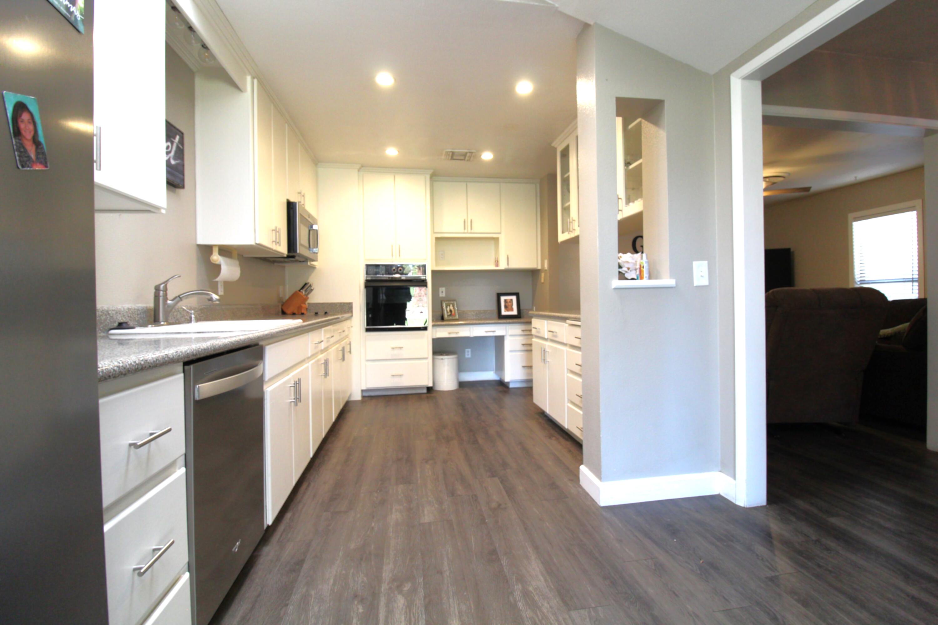 711 W Pine St, Exeter, CA 93221