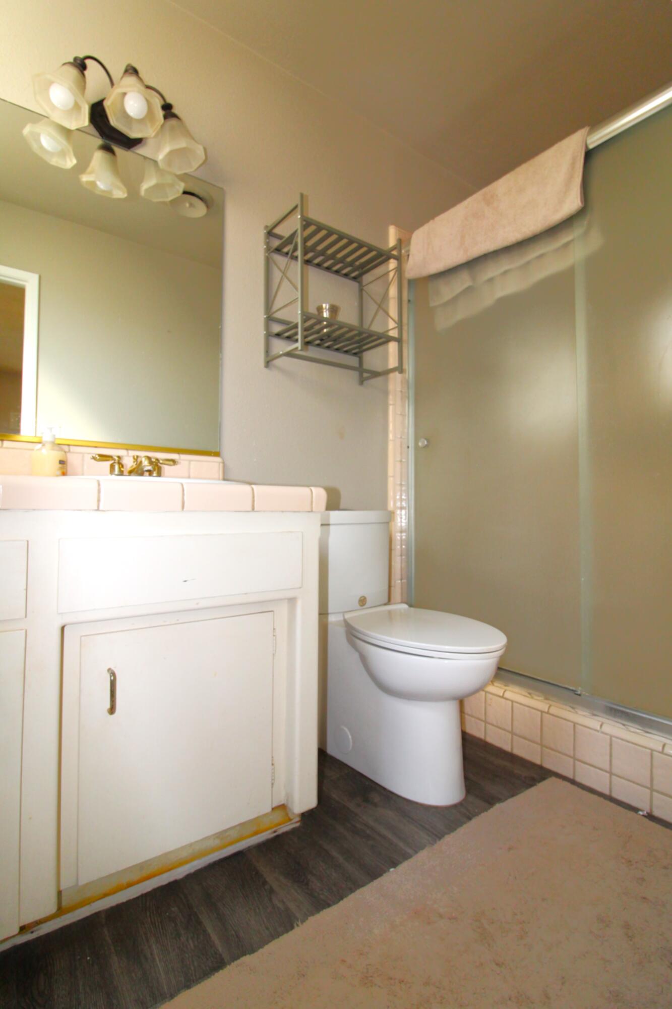 711 W Pine St, Exeter, CA 93221