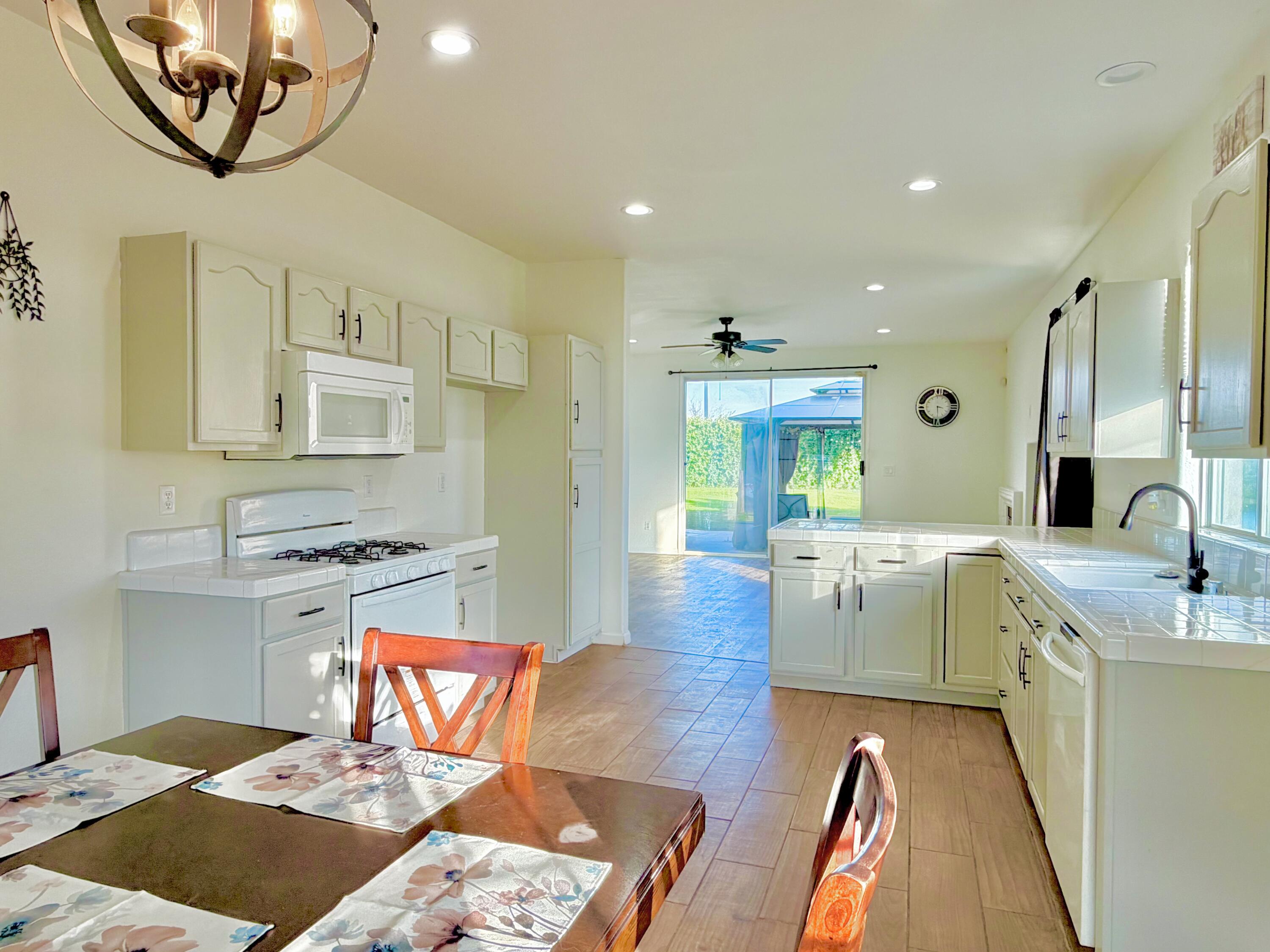 1820 N N Shady St, Visalia, CA 93291