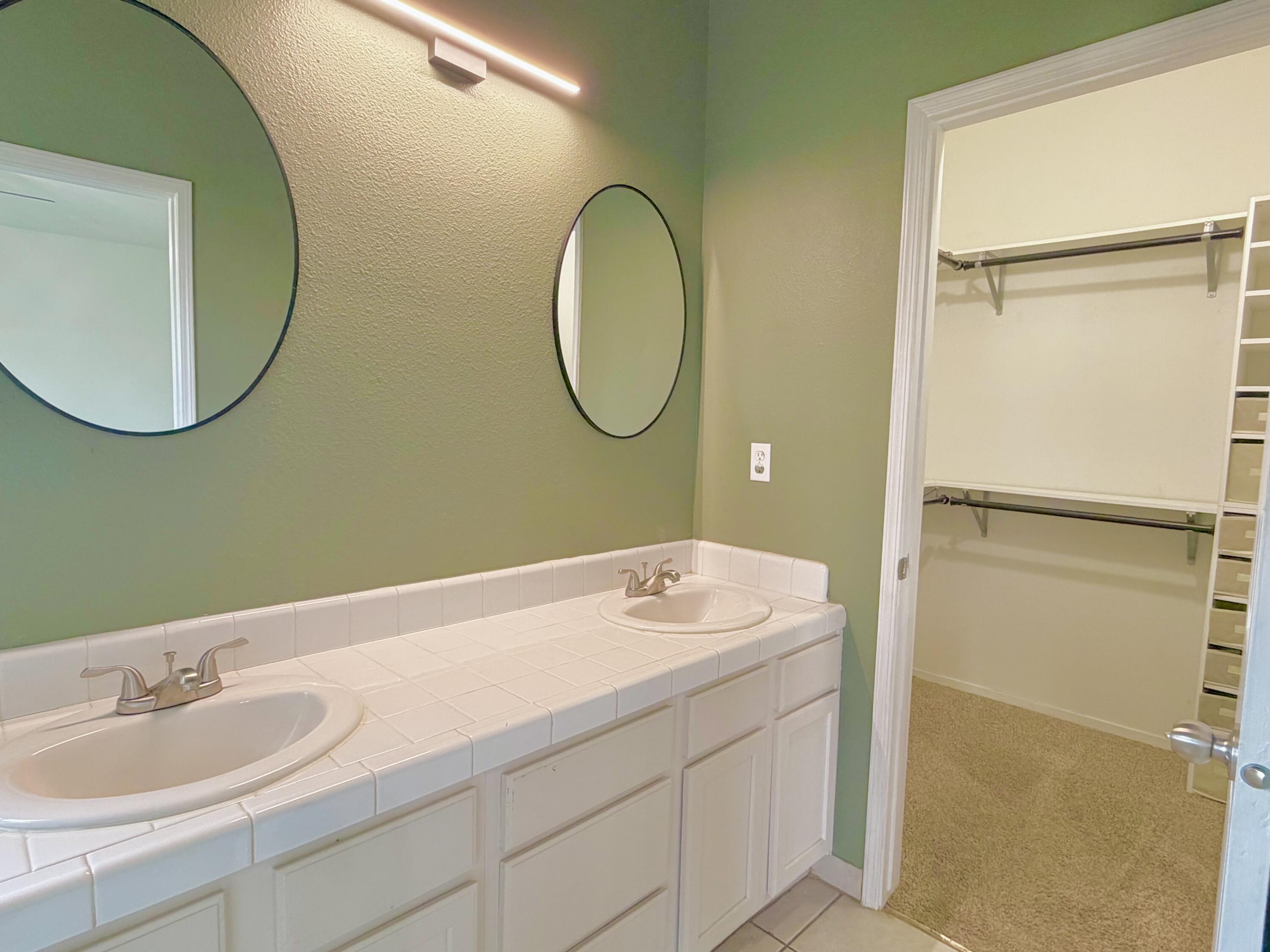 1820 N N Shady St, Visalia, CA 93291