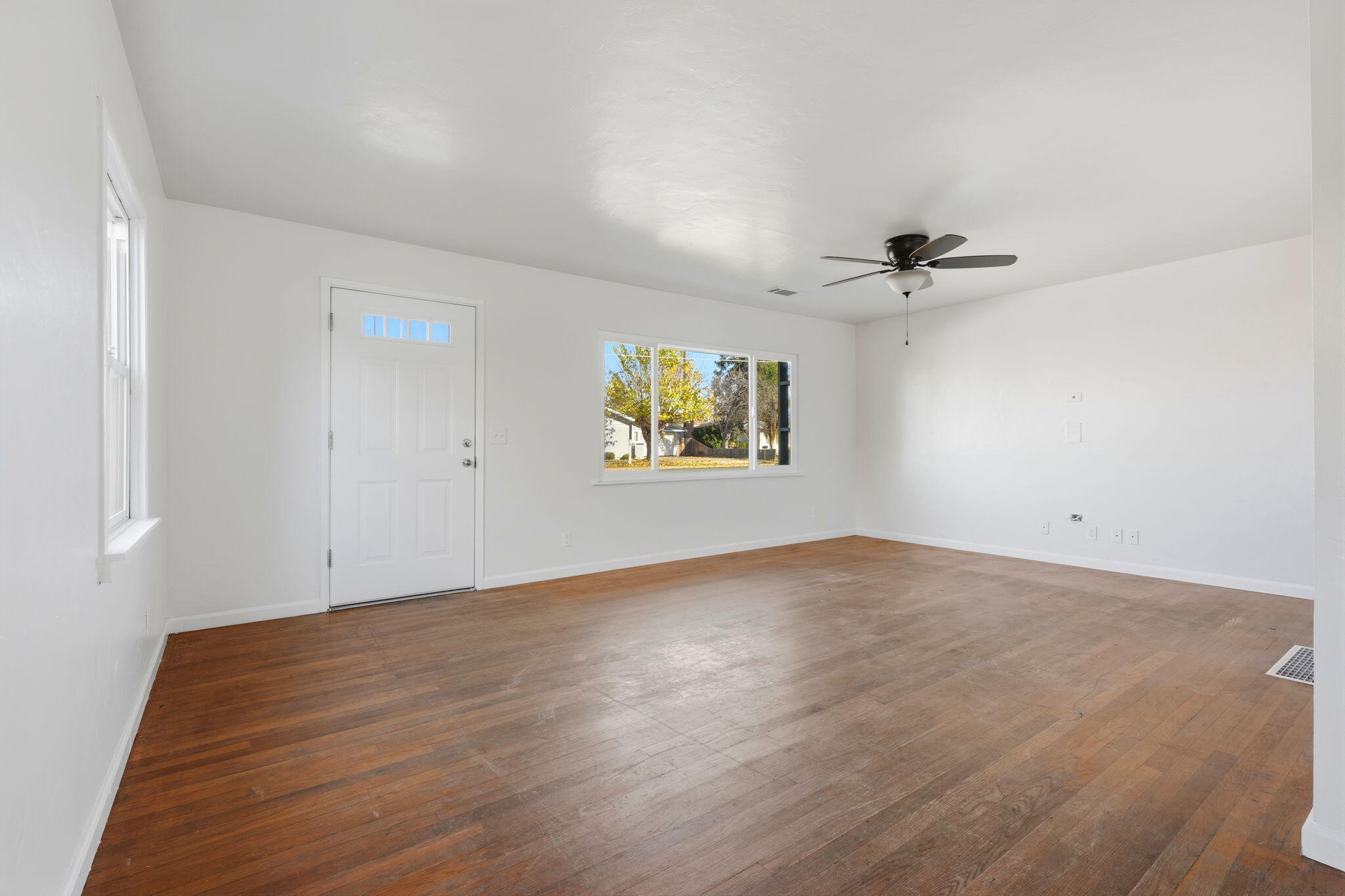 1683 W Morton Ave, Porterville, CA 93257