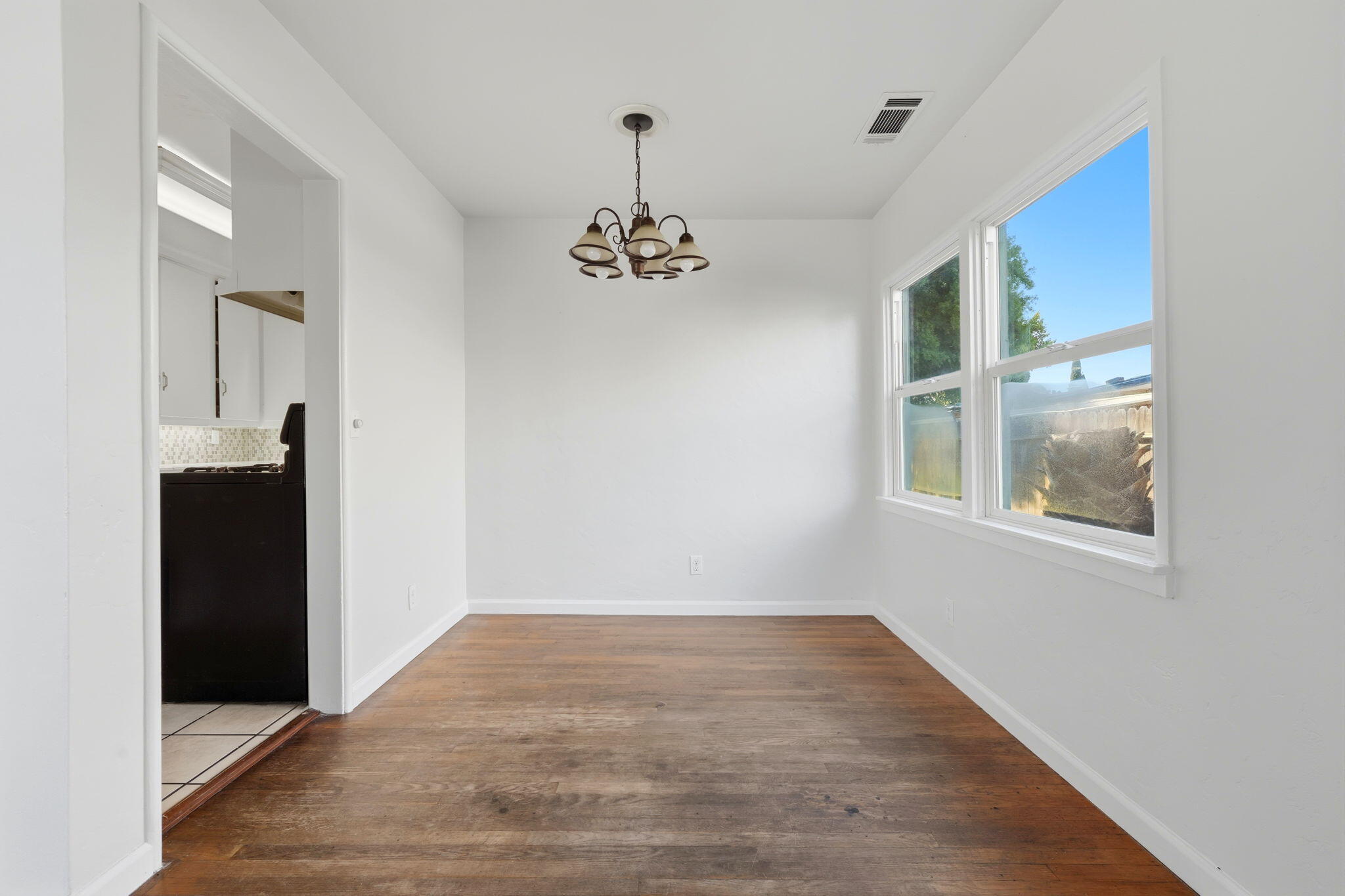 1683 W Morton Ave, Porterville, CA 93257