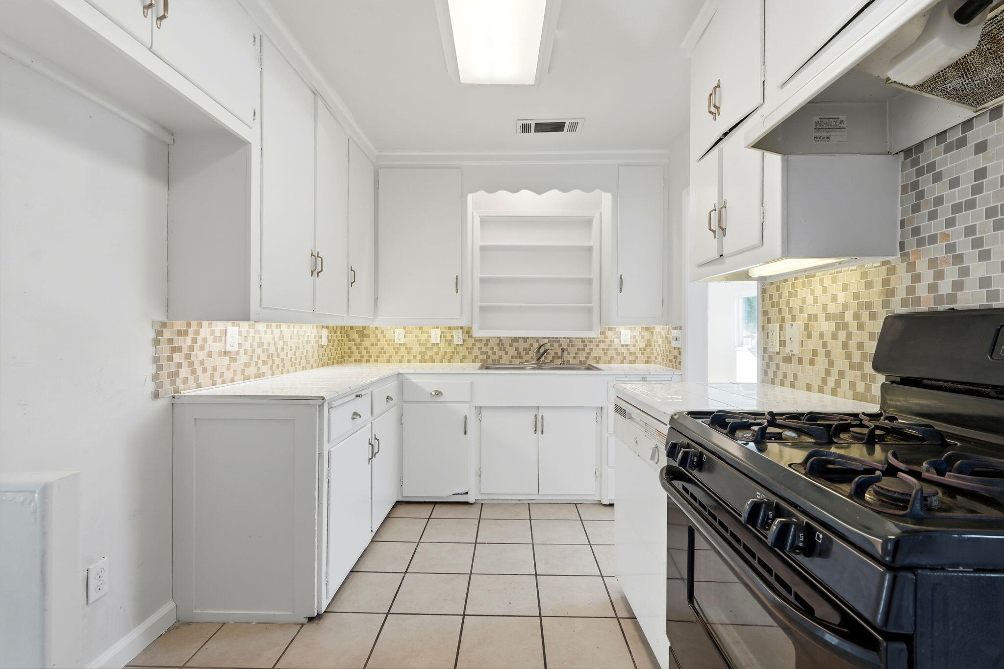 1683 W Morton Ave, Porterville, CA 93257