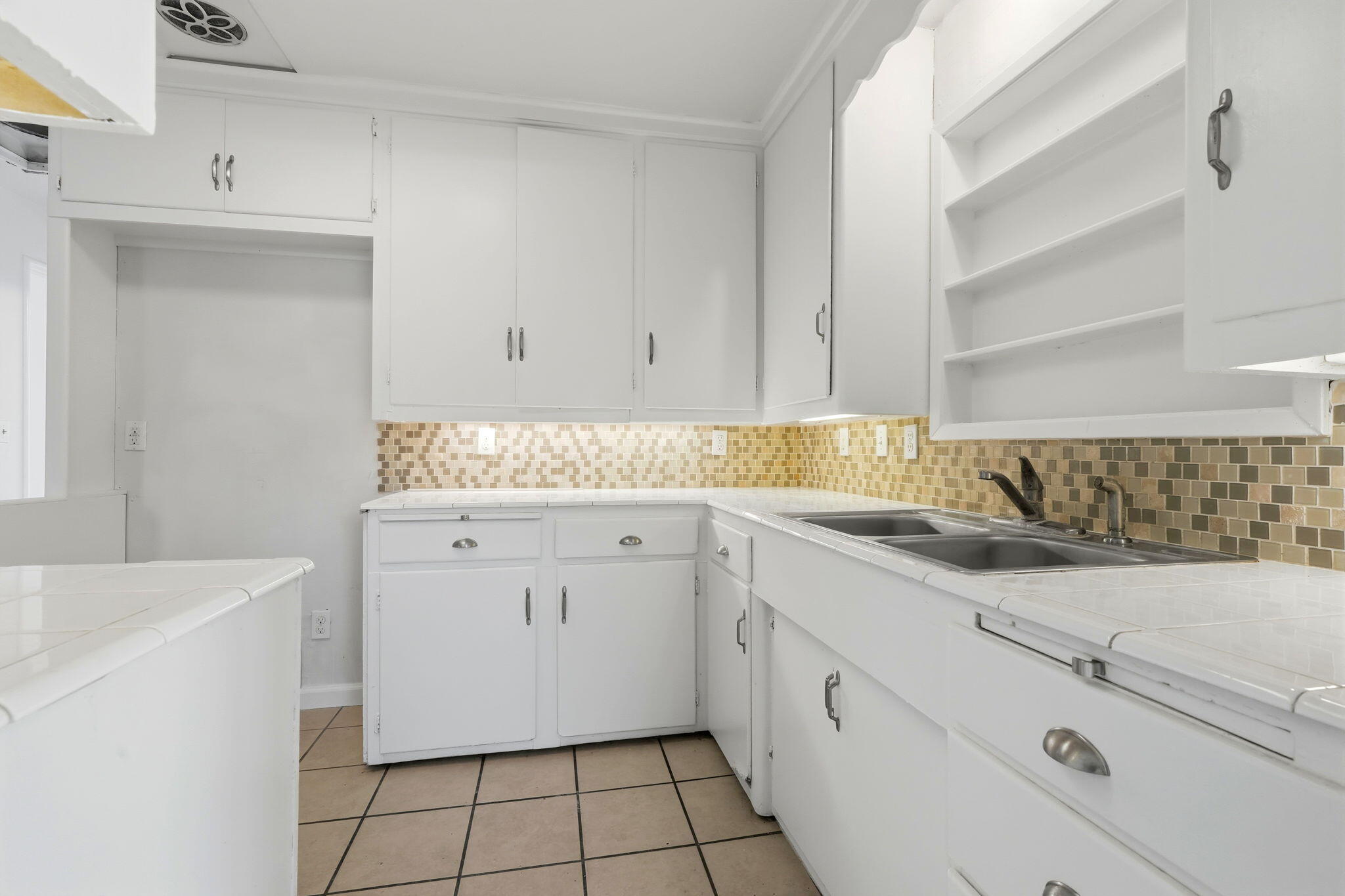 1683 W Morton Ave, Porterville, CA 93257