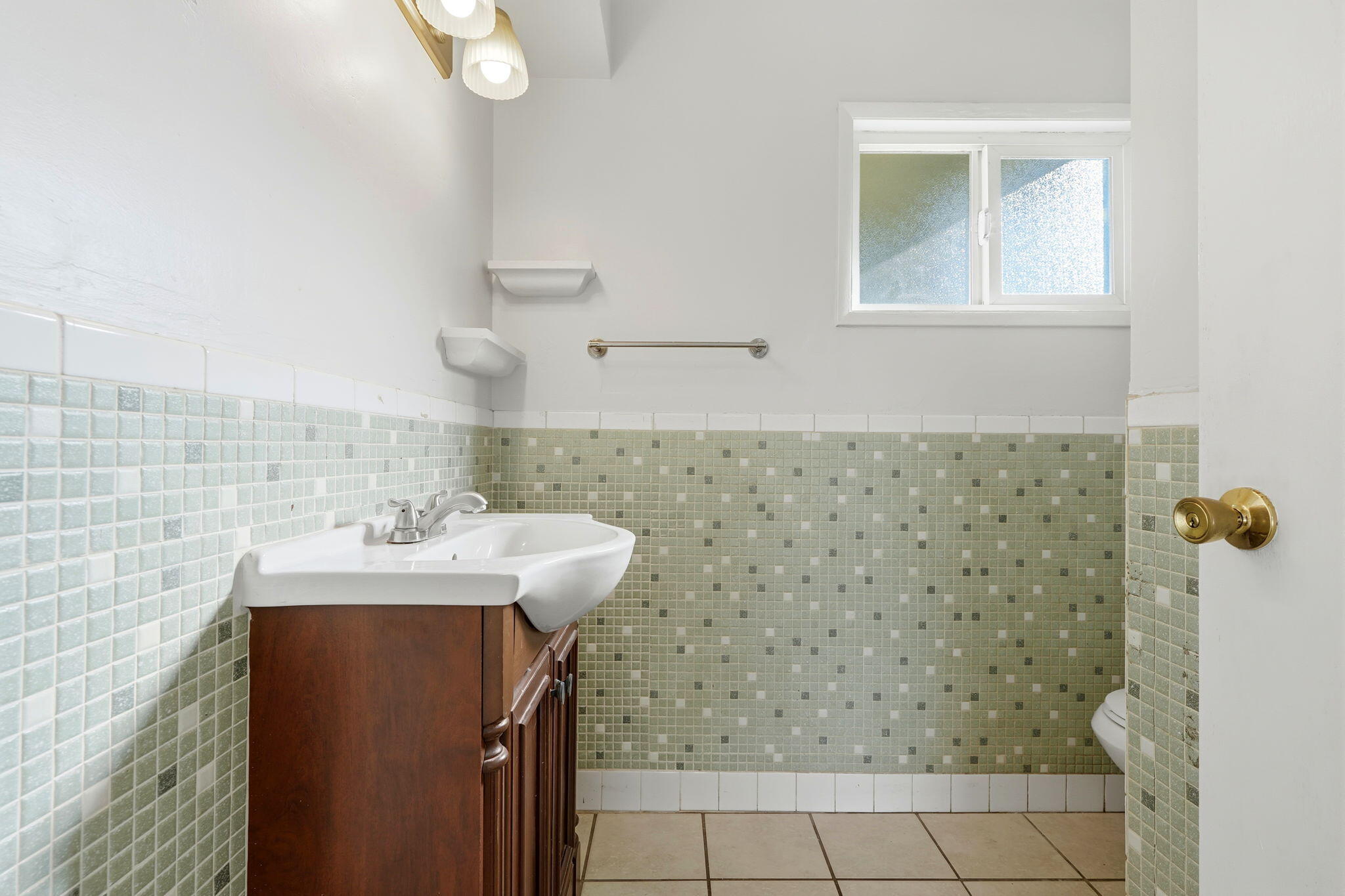 1683 W Morton Ave, Porterville, CA 93257