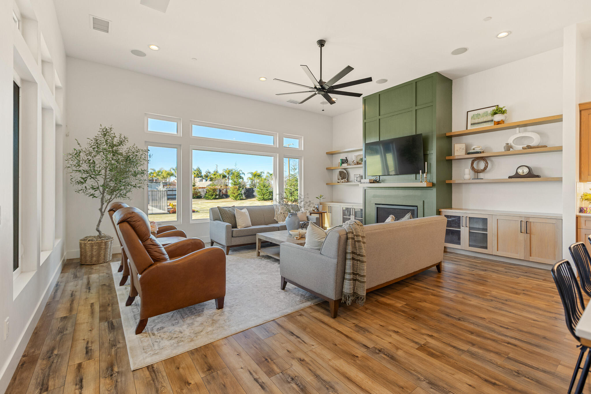 131 N Anderson Rd #B, Exeter, CA 93221