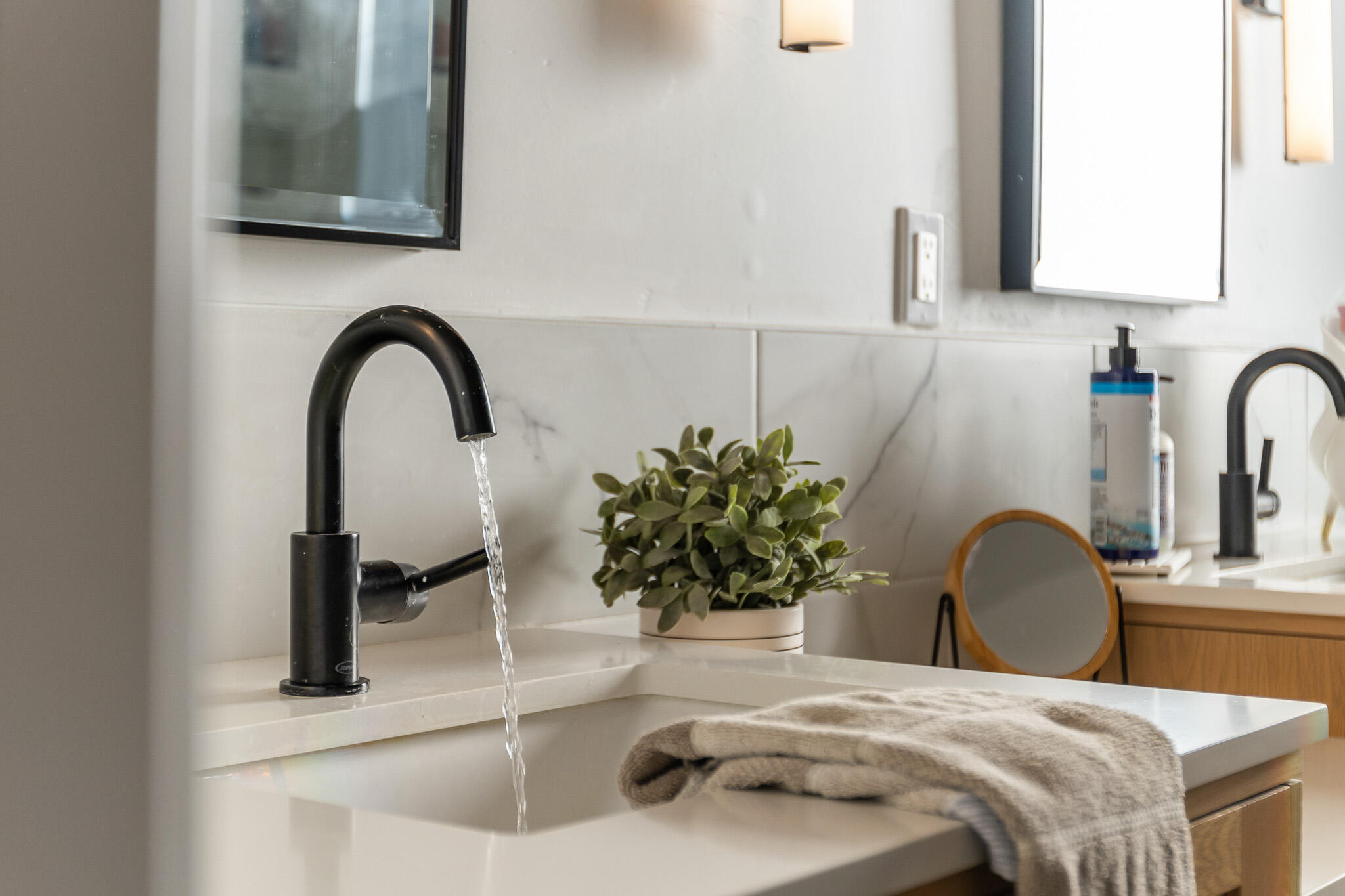 131 N Anderson Rd #B, Exeter, CA 93221