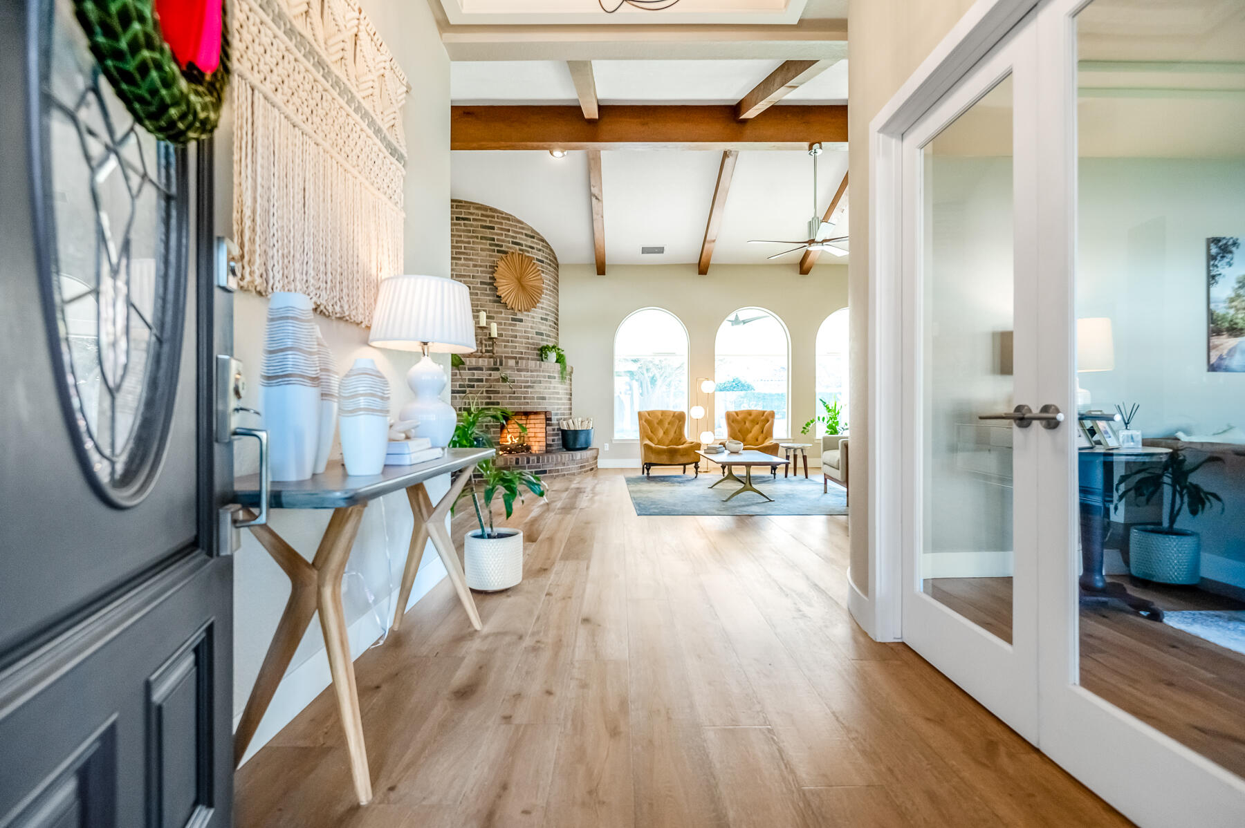 2537 E Hillcrest Ct, Visalia, CA 93292