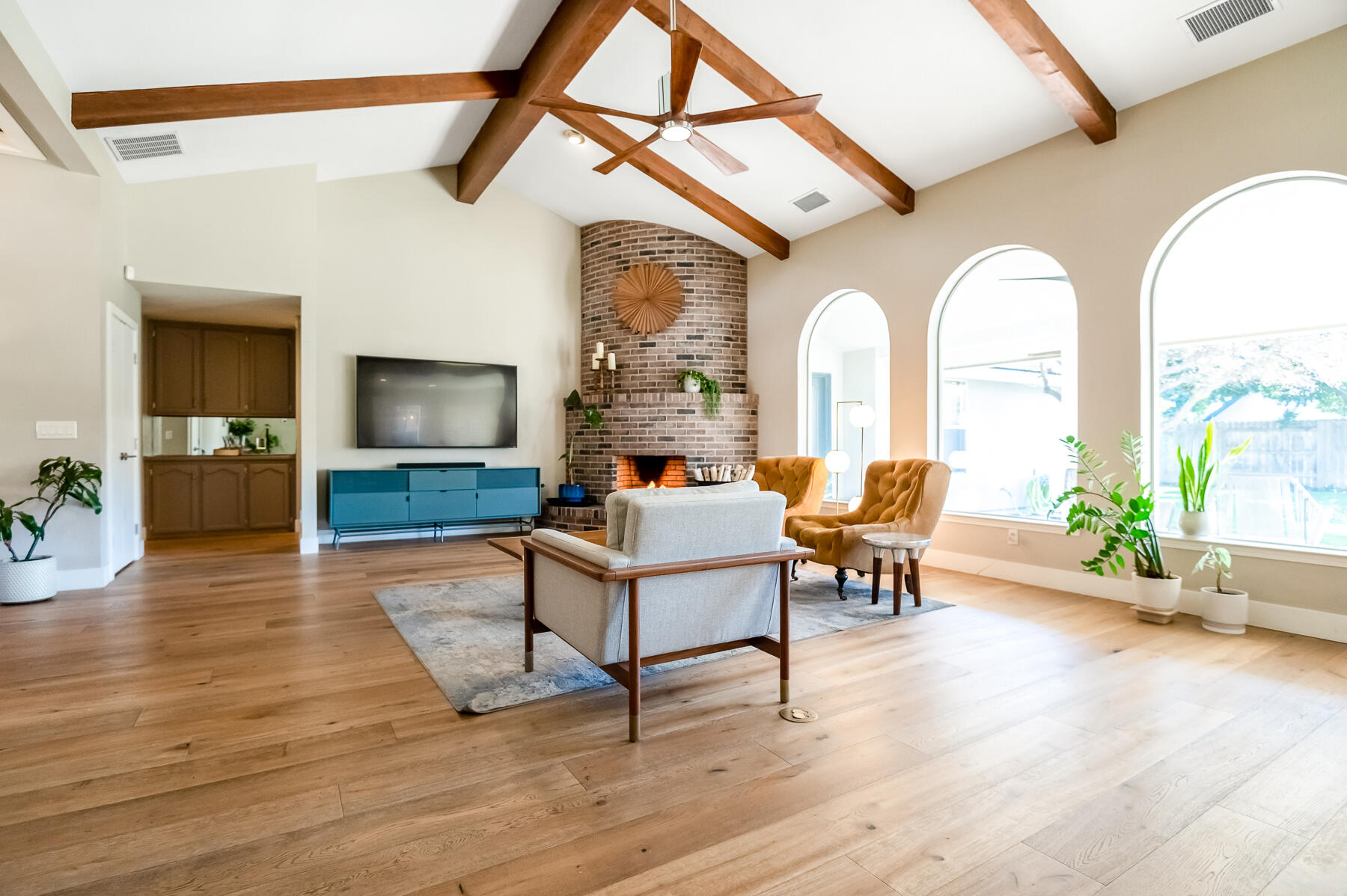 2537 E Hillcrest Ct, Visalia, CA 93292