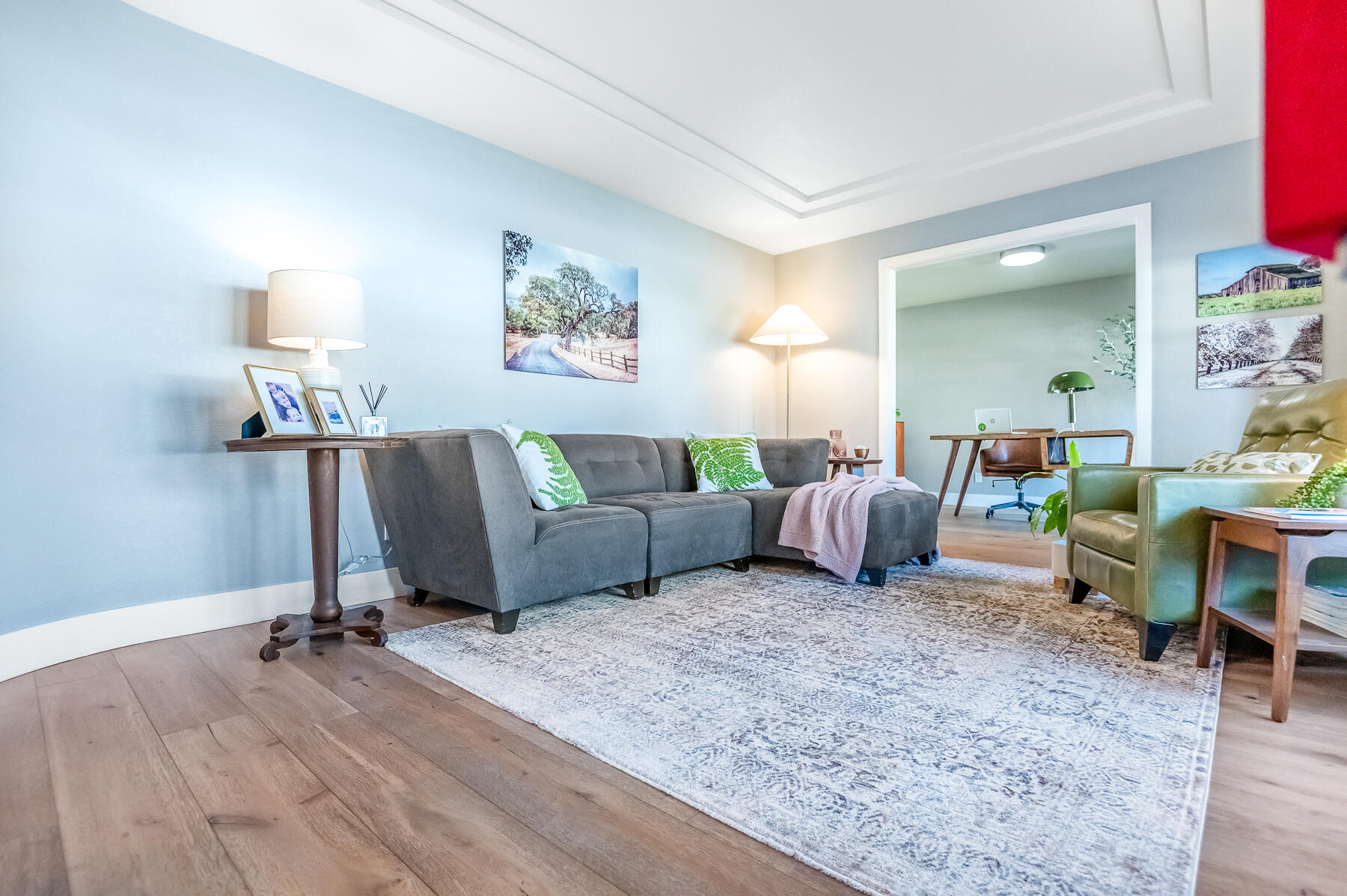 2537 E Hillcrest Ct, Visalia, CA 93292