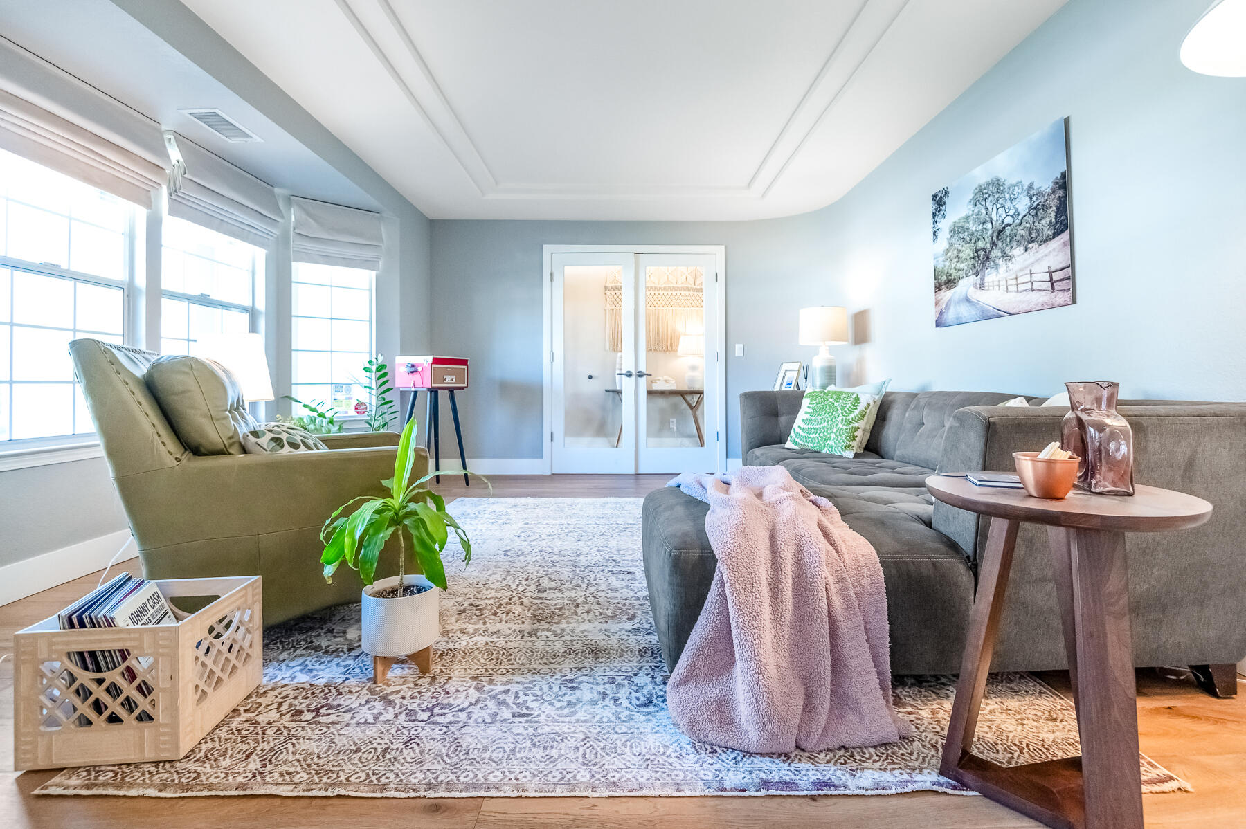 2537 E Hillcrest Ct, Visalia, CA 93292