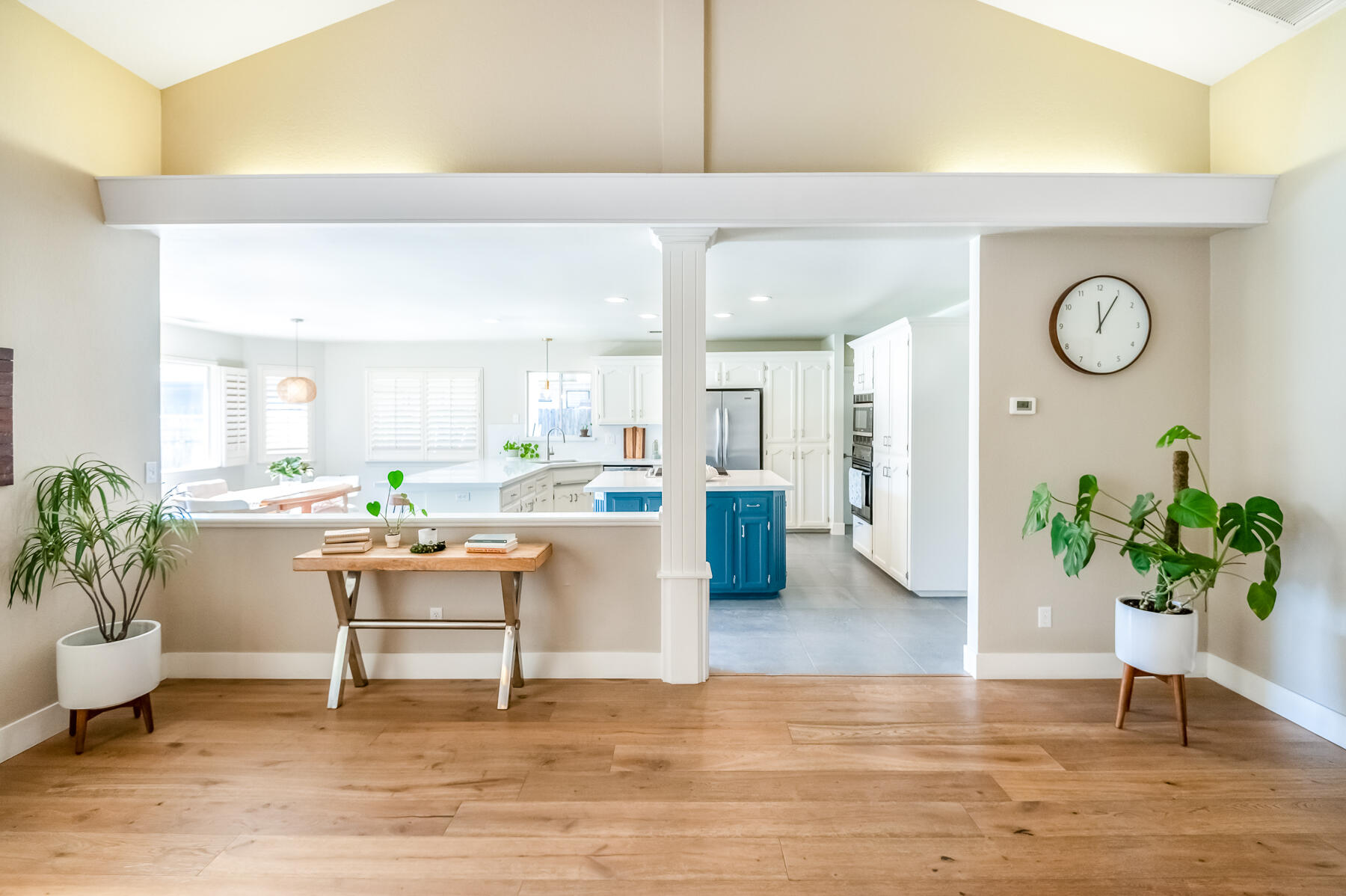 2537 E Hillcrest Ct, Visalia, CA 93292