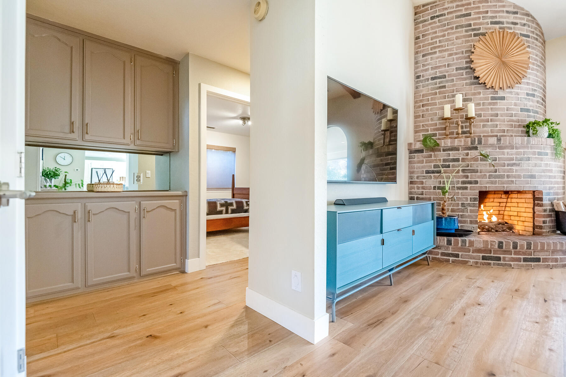 2537 E Hillcrest Ct, Visalia, CA 93292