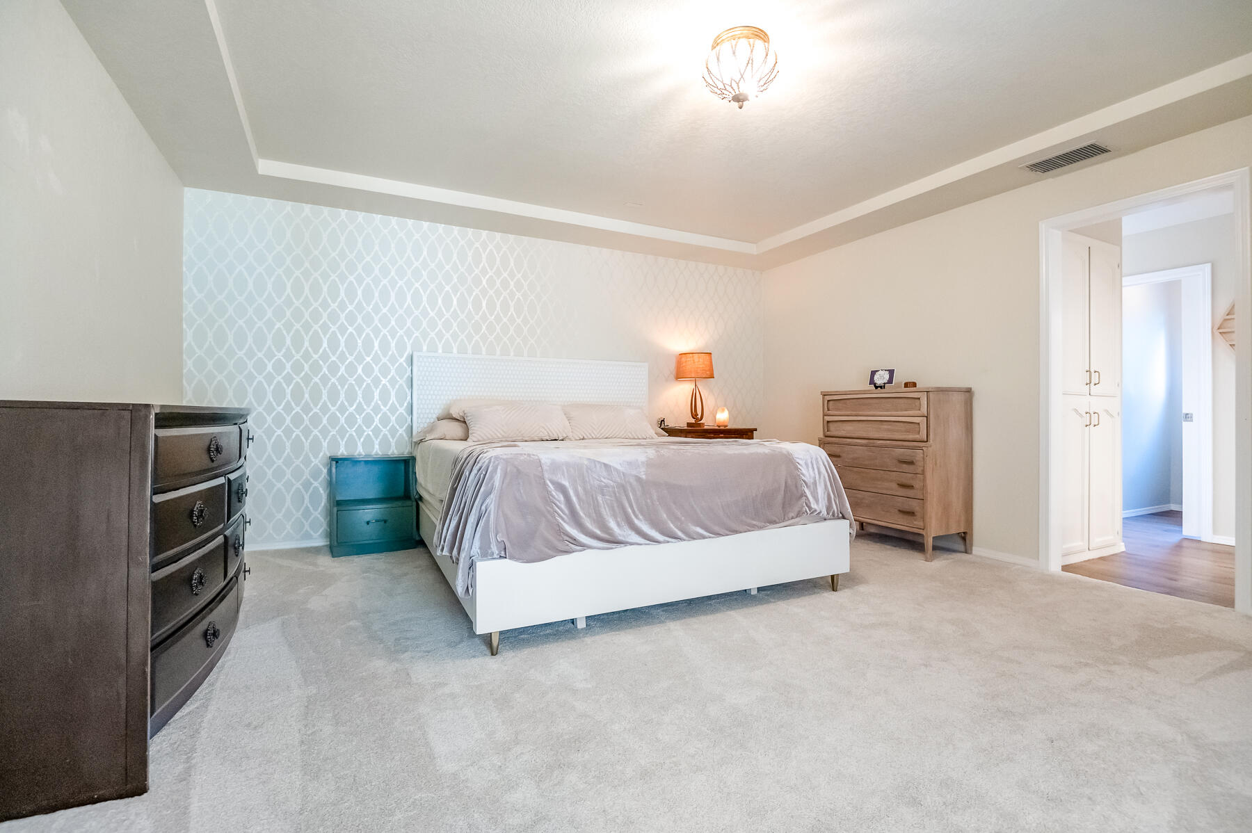 2537 E Hillcrest Ct, Visalia, CA 93292