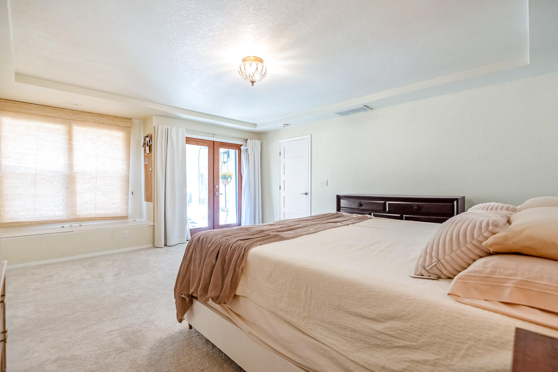 2537 E Hillcrest Ct, Visalia, CA 93292