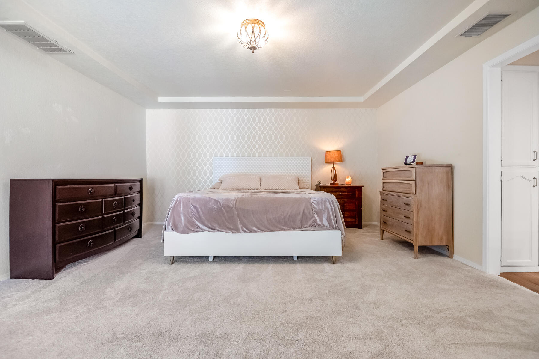 2537 E Hillcrest Ct, Visalia, CA 93292