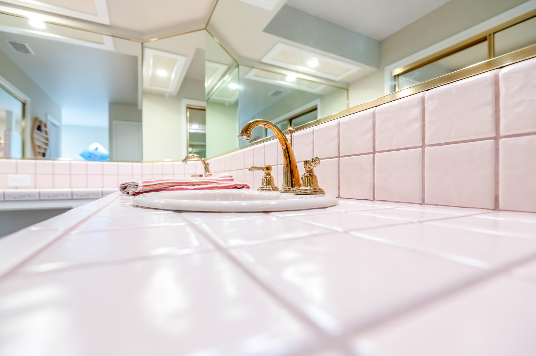 2537 E Hillcrest Ct, Visalia, CA 93292