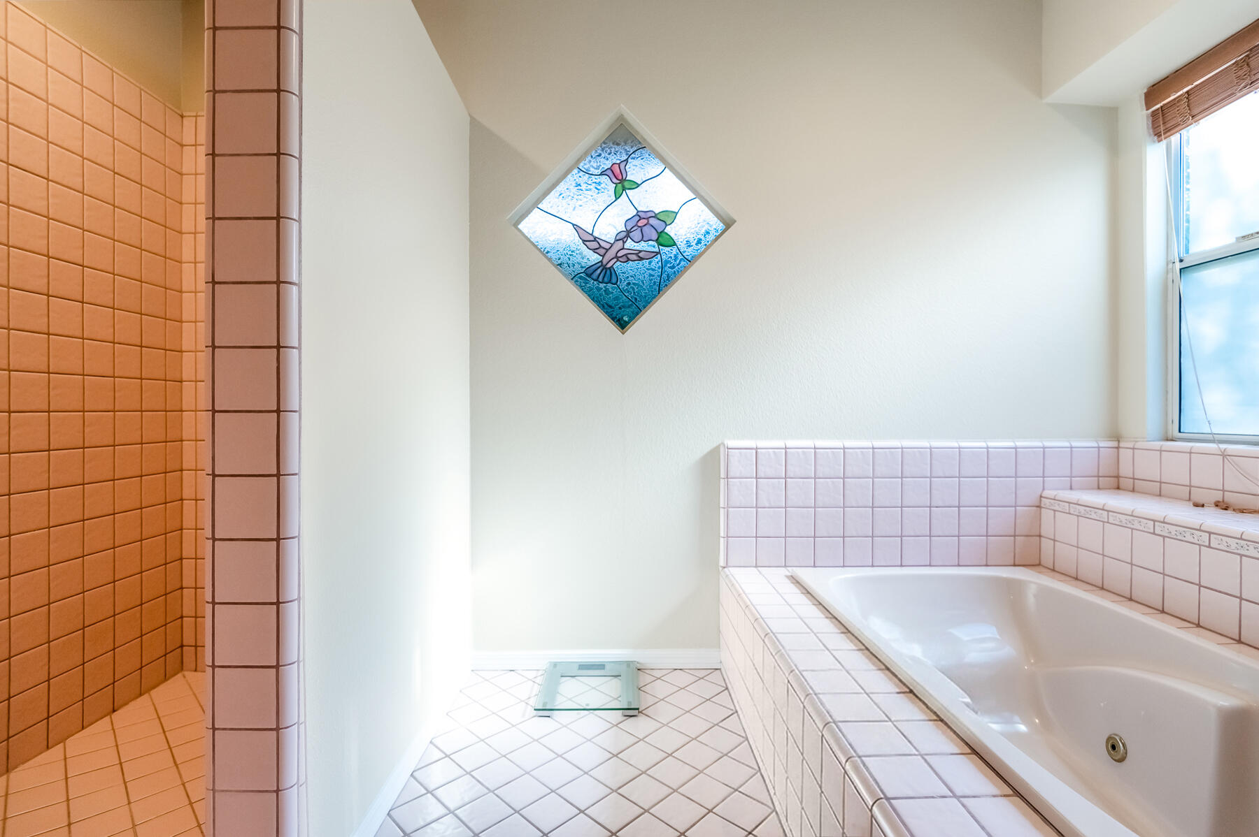 2537 E Hillcrest Ct, Visalia, CA 93292