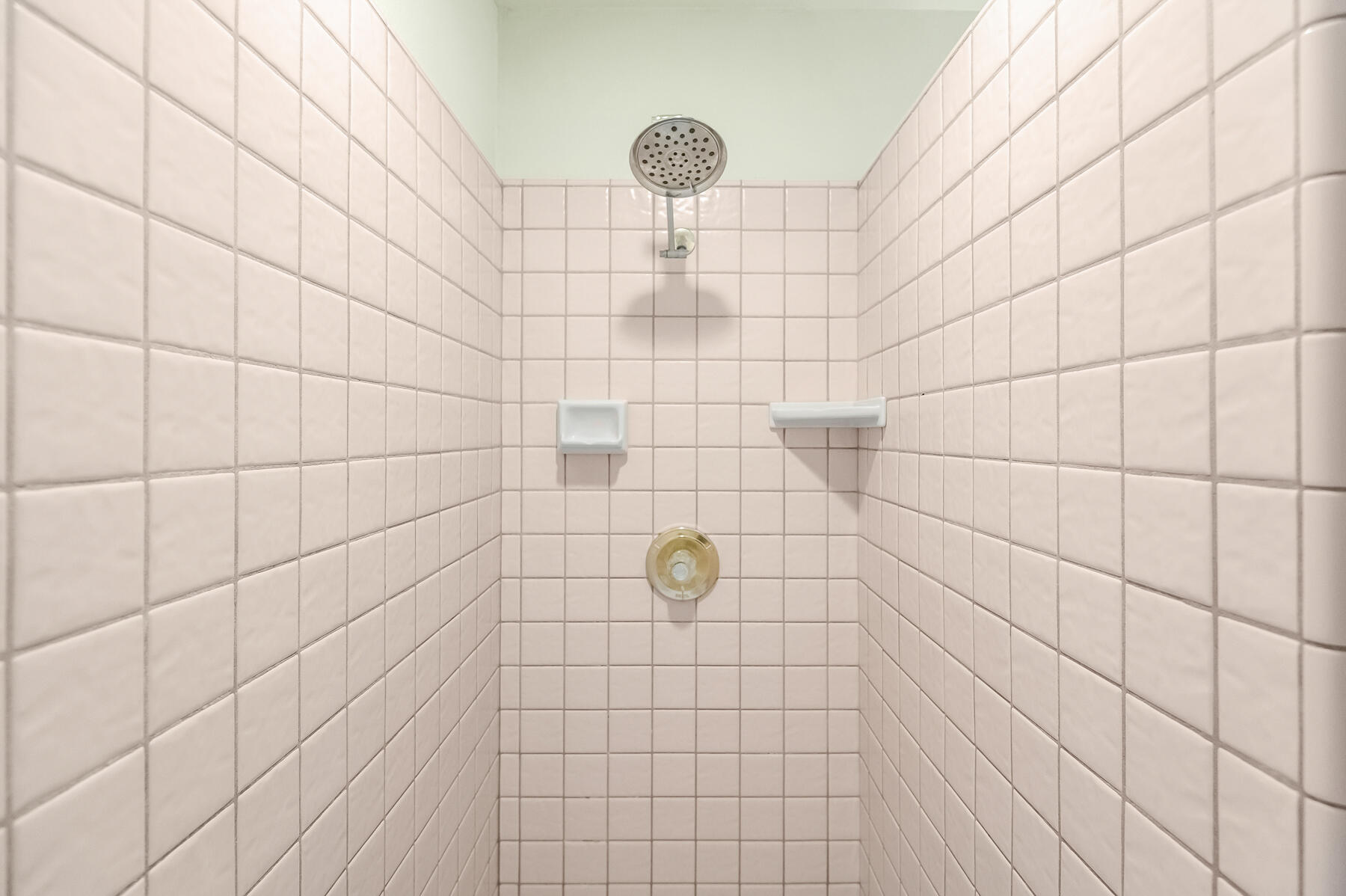 2537 E Hillcrest Ct, Visalia, CA 93292