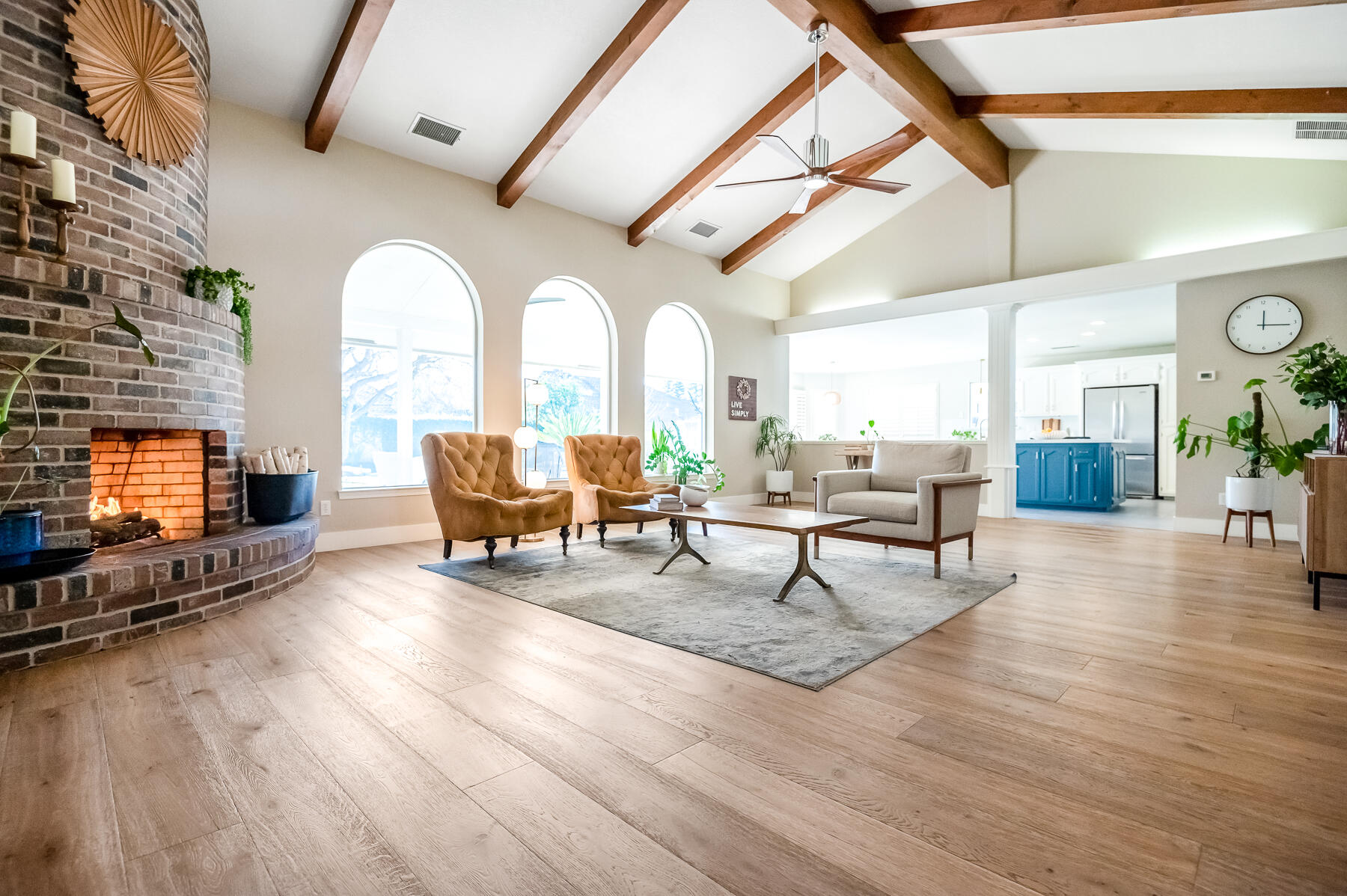 2537 E Hillcrest Ct, Visalia, CA 93292