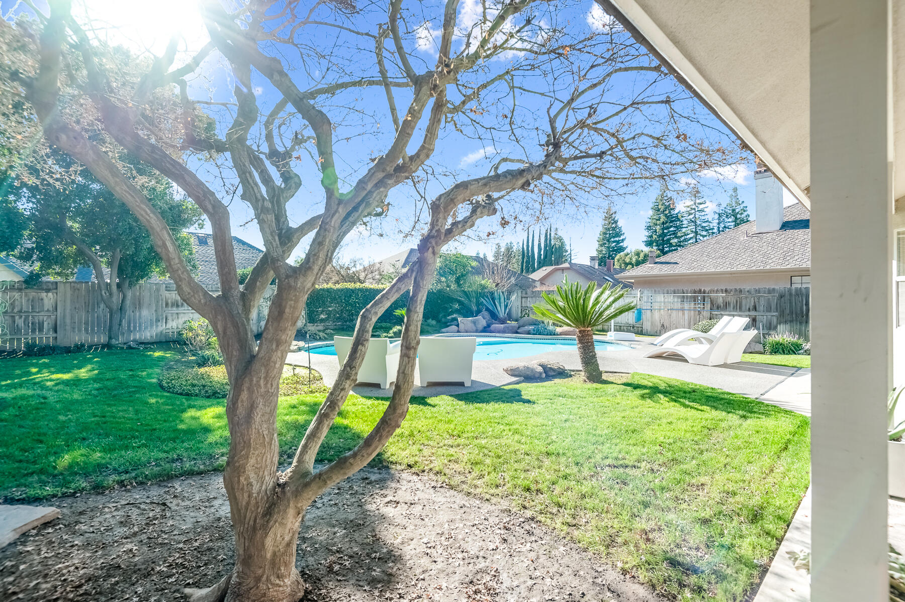 2537 E Hillcrest Ct, Visalia, CA 93292