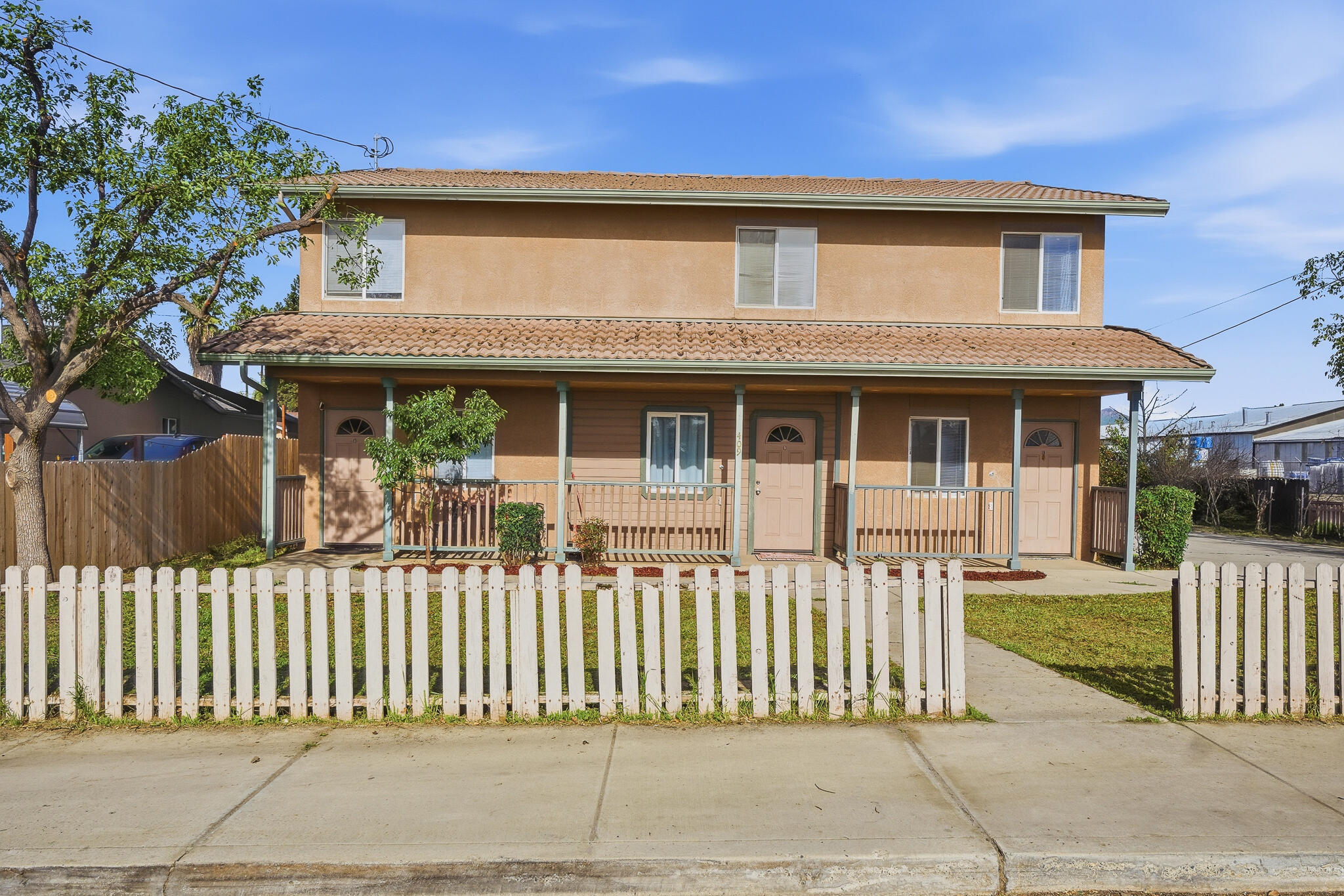 409 Valencia St, Lindsay, CA 93247