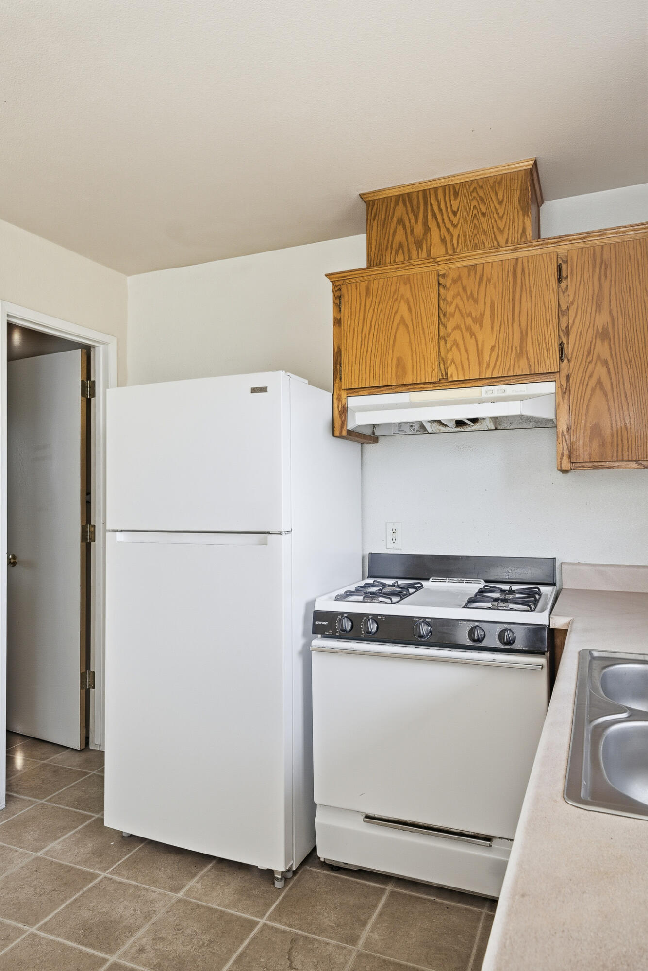 409 Valencia St, Lindsay, CA 93247