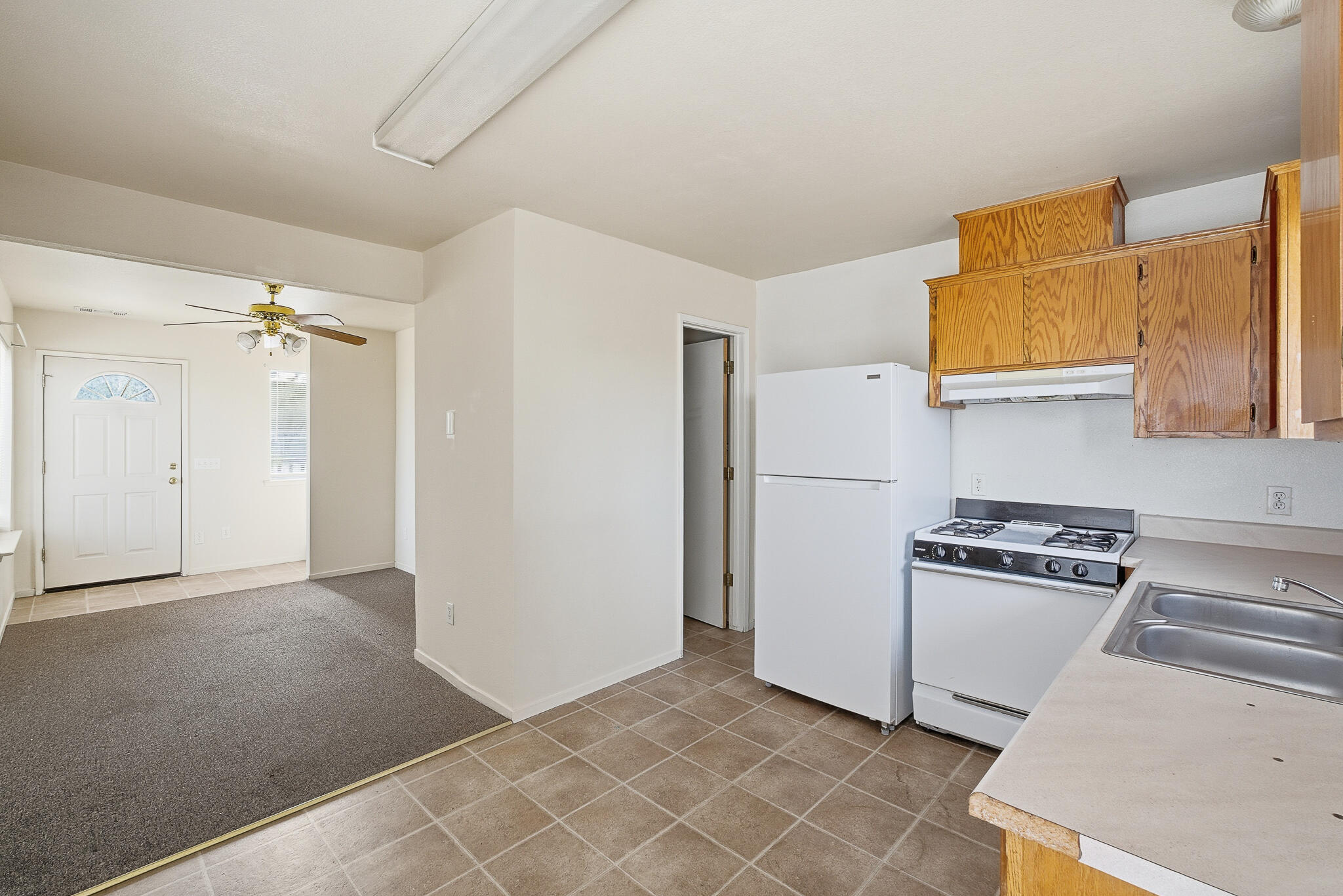 409 Valencia St, Lindsay, CA 93247