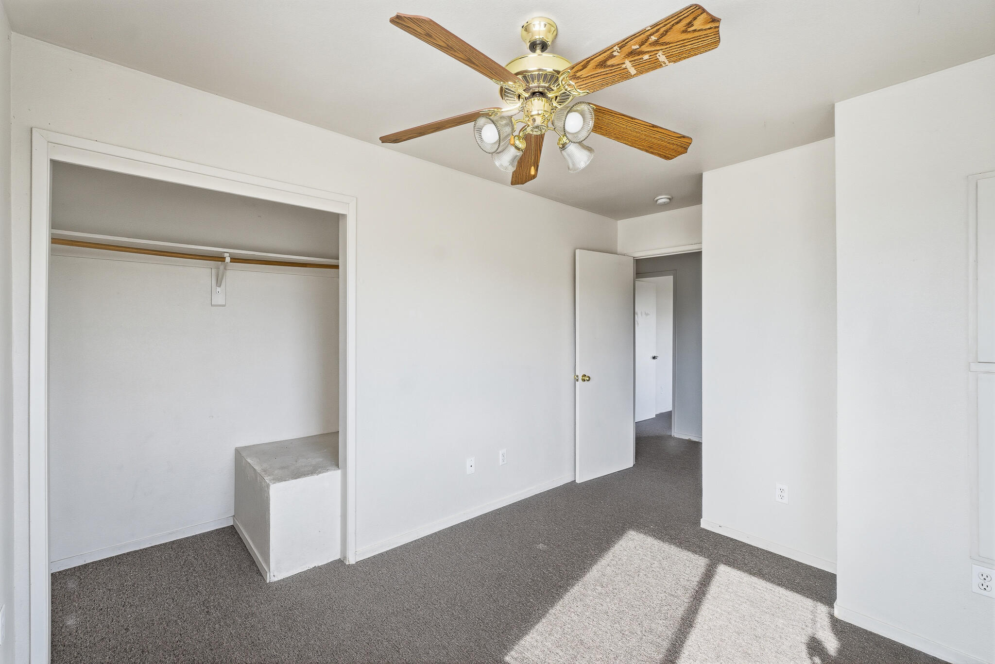 409 Valencia St, Lindsay, CA 93247