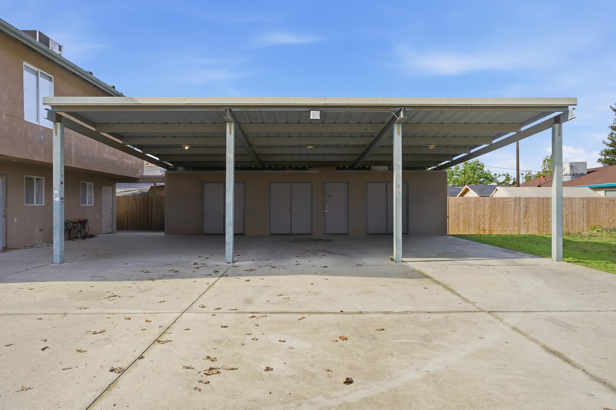 409 Valencia St, Lindsay, CA 93247