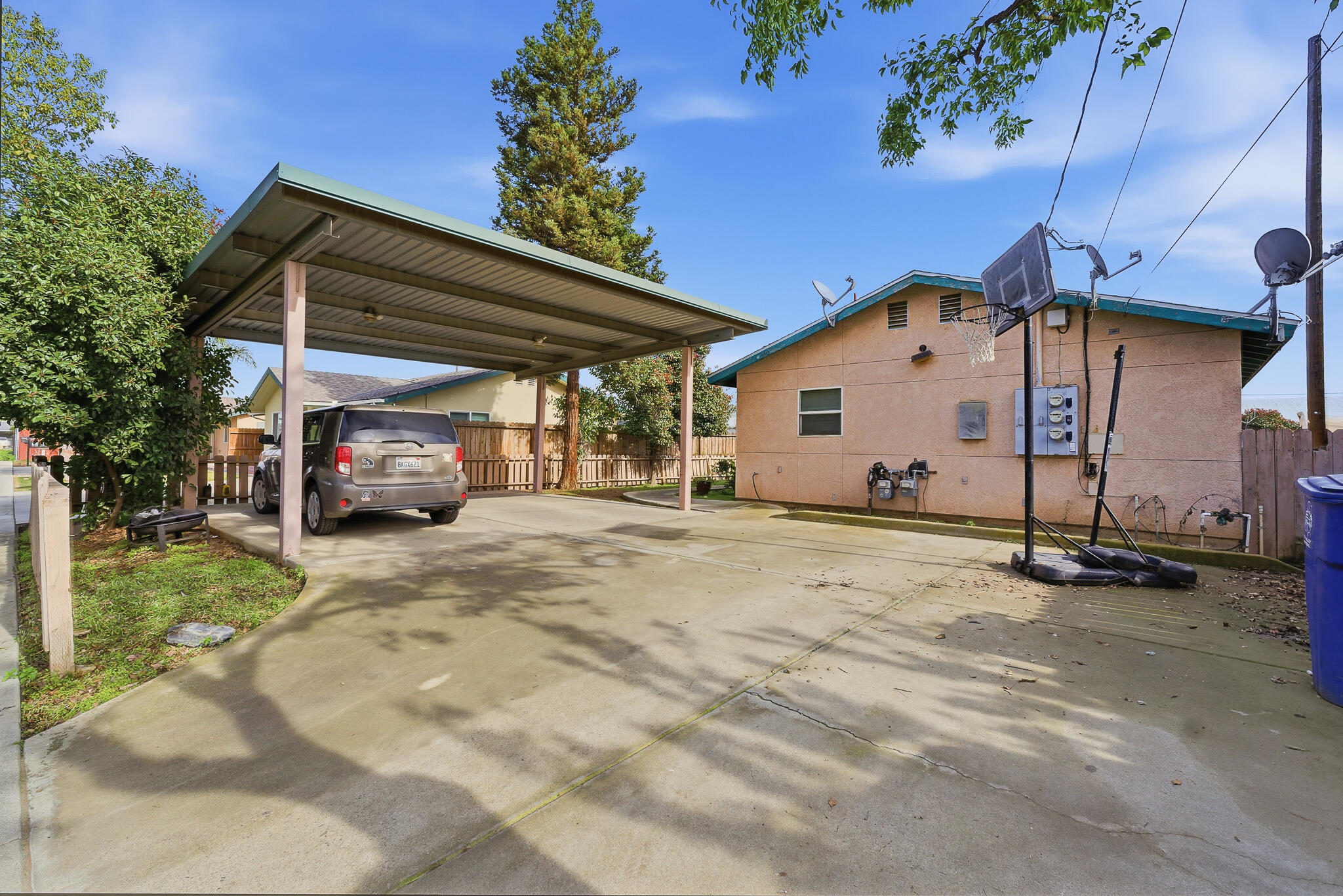 340 Locke Ave, Lindsay, CA 93247
