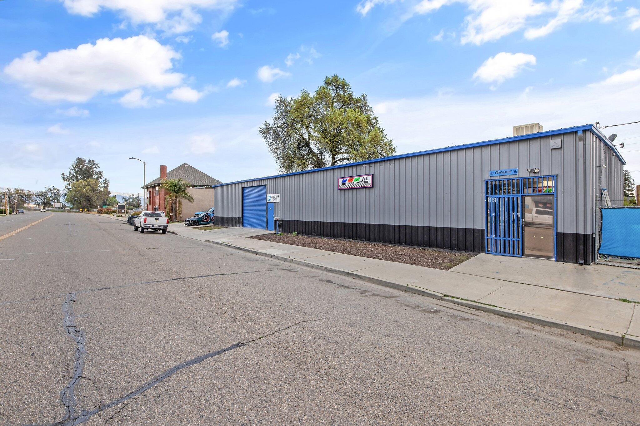 2121 E Mineral King Ave, Visalia, CA 93292