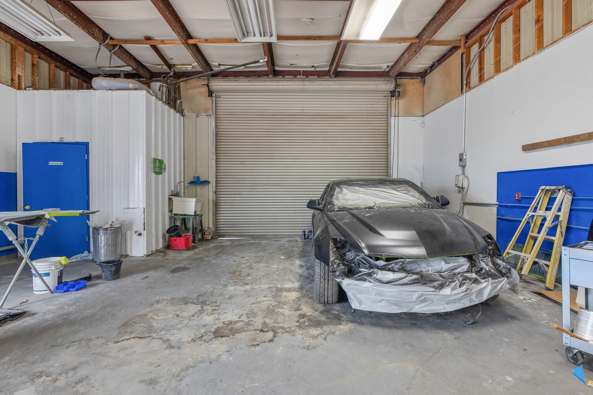 2121 E Mineral King Ave, Visalia, CA 93292