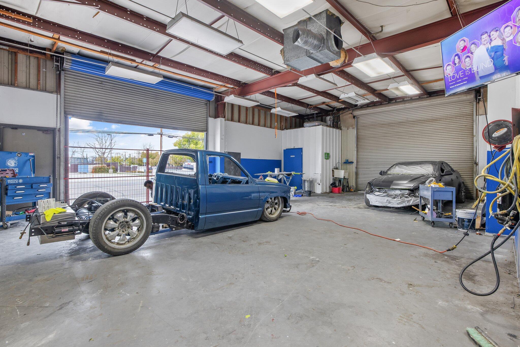 2121 E Mineral King Ave, Visalia, CA 93292