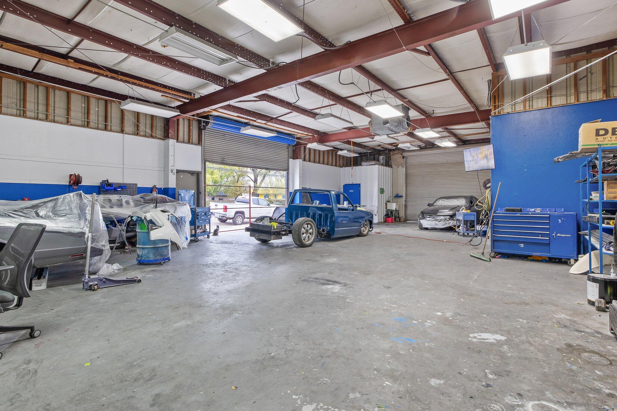 2121 E Mineral King Ave, Visalia, CA 93292