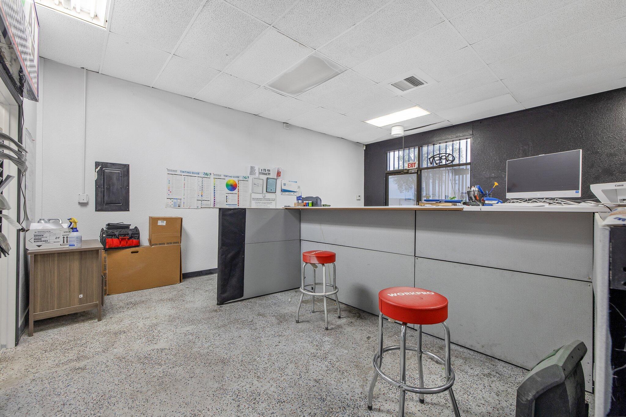 2121 E Mineral King Ave, Visalia, CA 93292