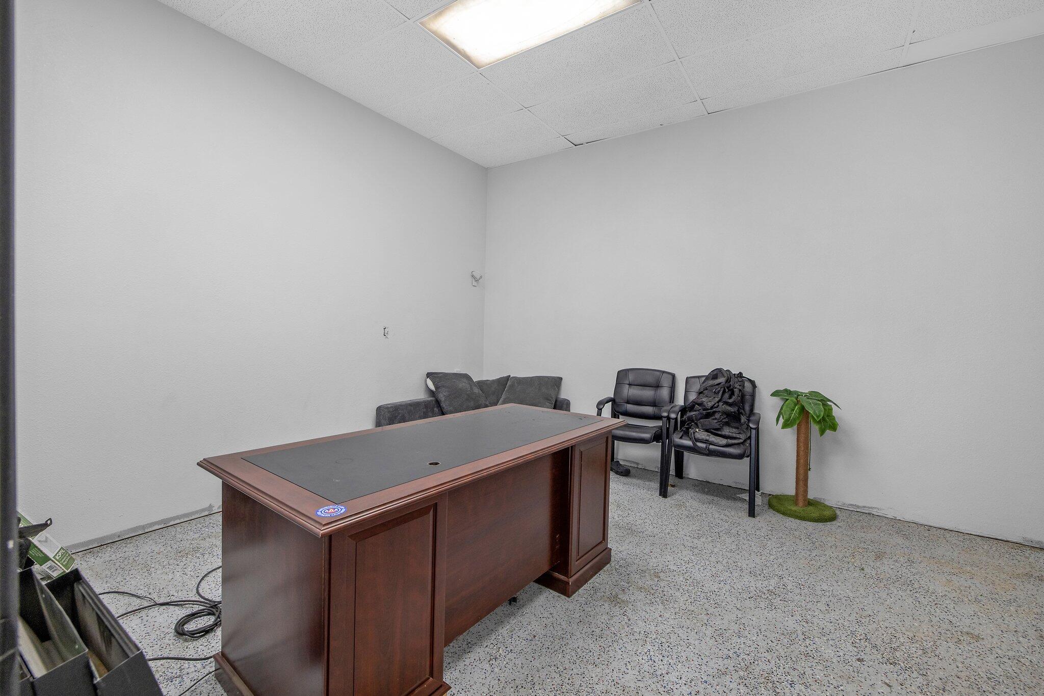 2121 E Mineral King Ave, Visalia, CA 93292