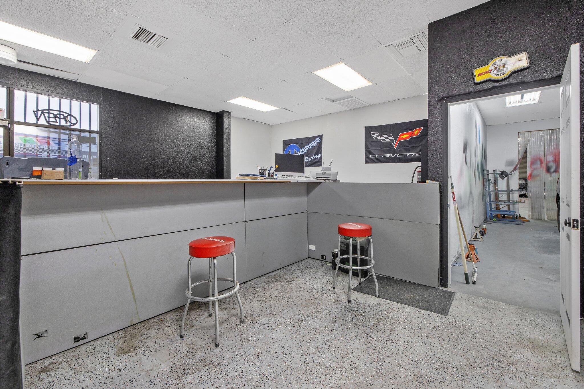 2121 E Mineral King Ave, Visalia, CA 93292