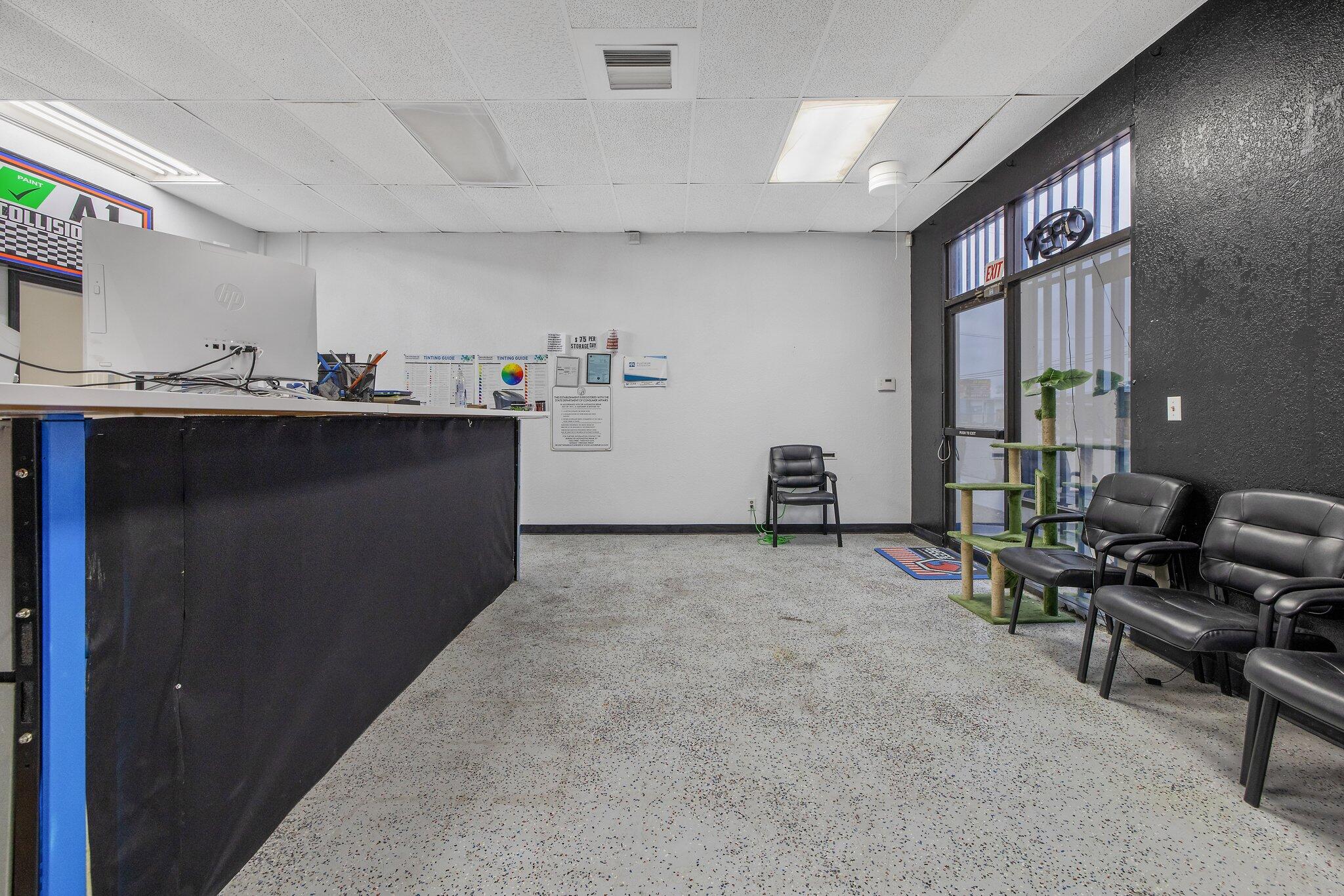 2121 E Mineral King Ave, Visalia, CA 93292