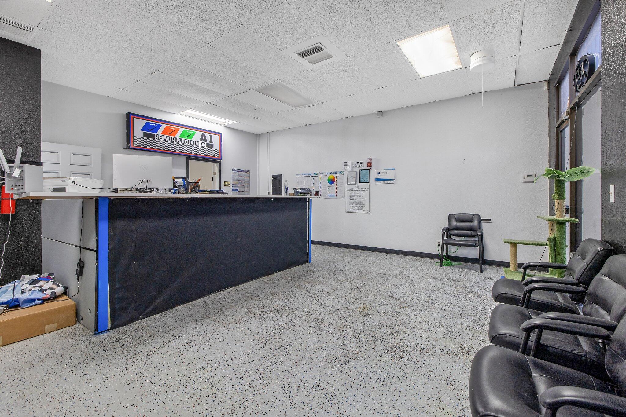 2121 E Mineral King Ave, Visalia, CA 93292