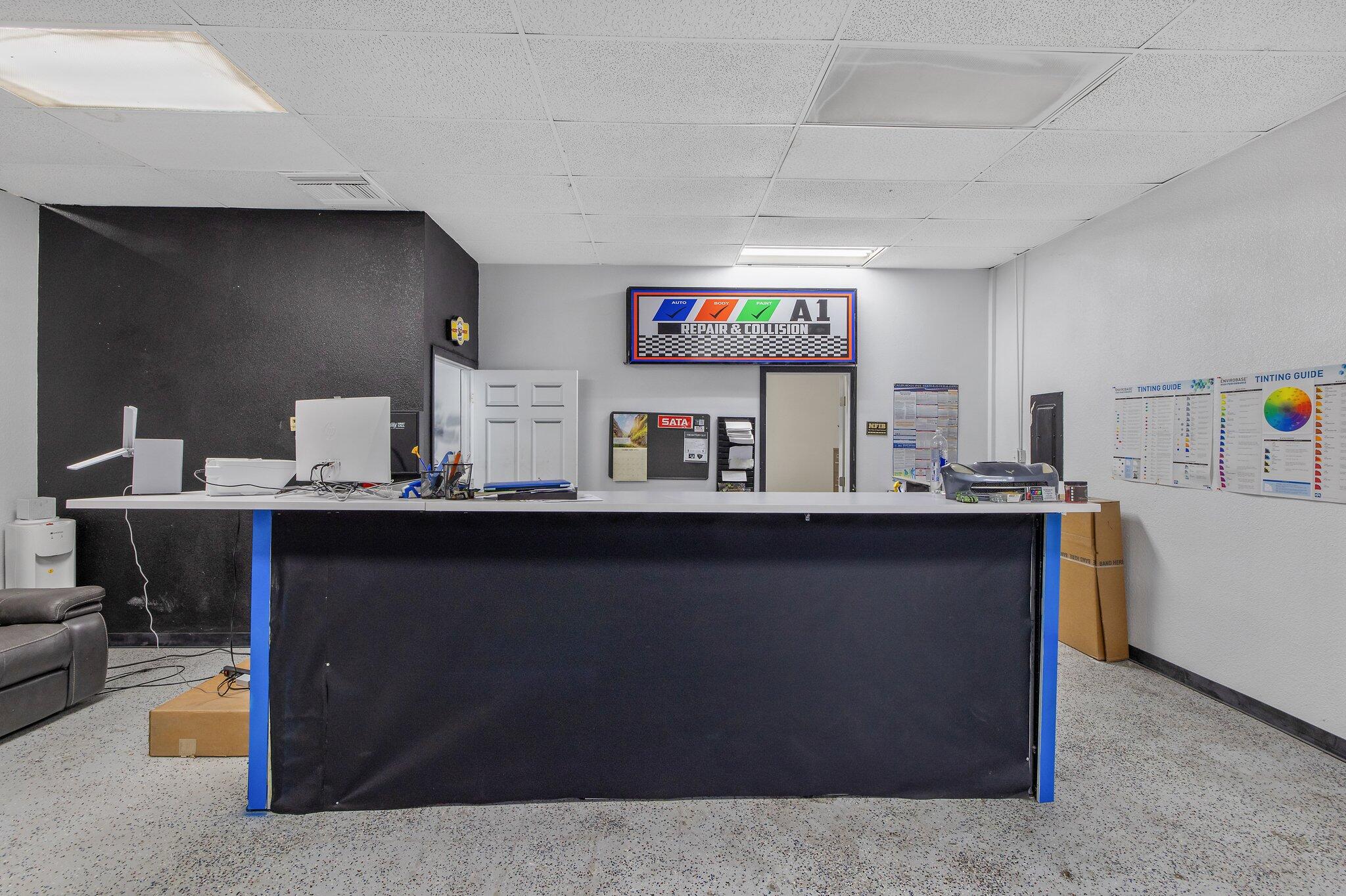 2121 E Mineral King Ave, Visalia, CA 93292