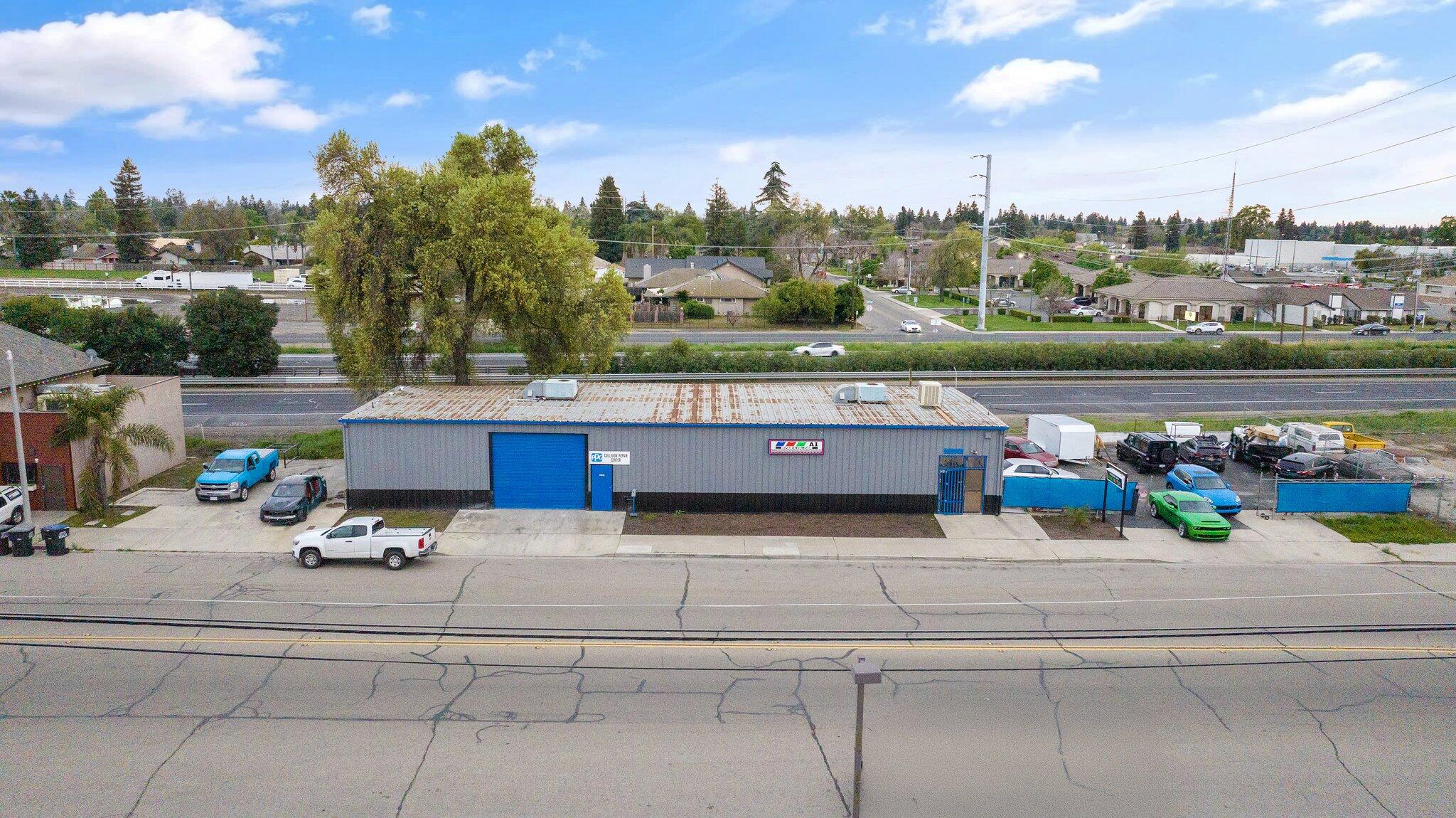 2121 E Mineral King Ave, Visalia, CA 93292