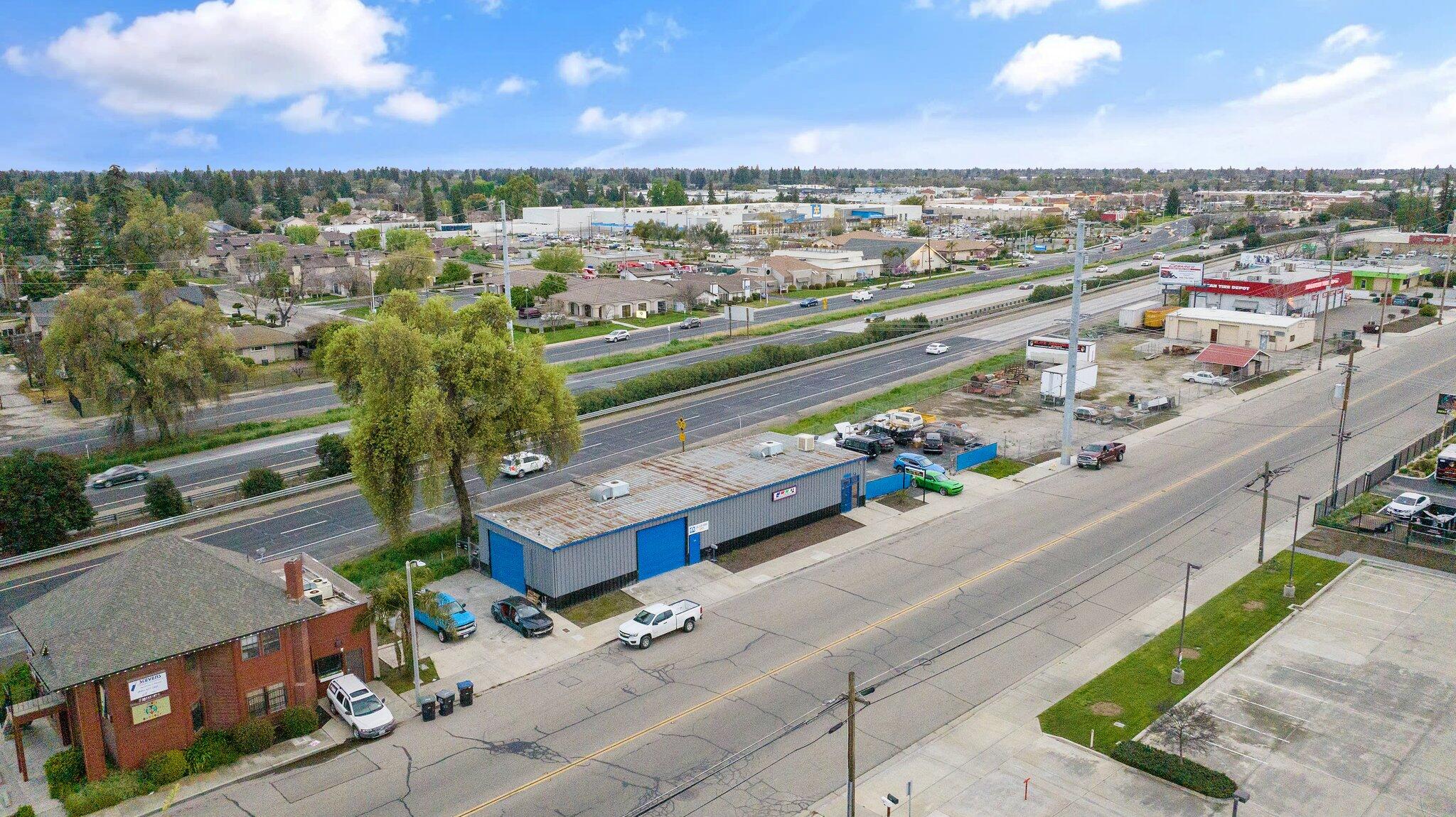 2121 E Mineral King Ave, Visalia, CA 93292