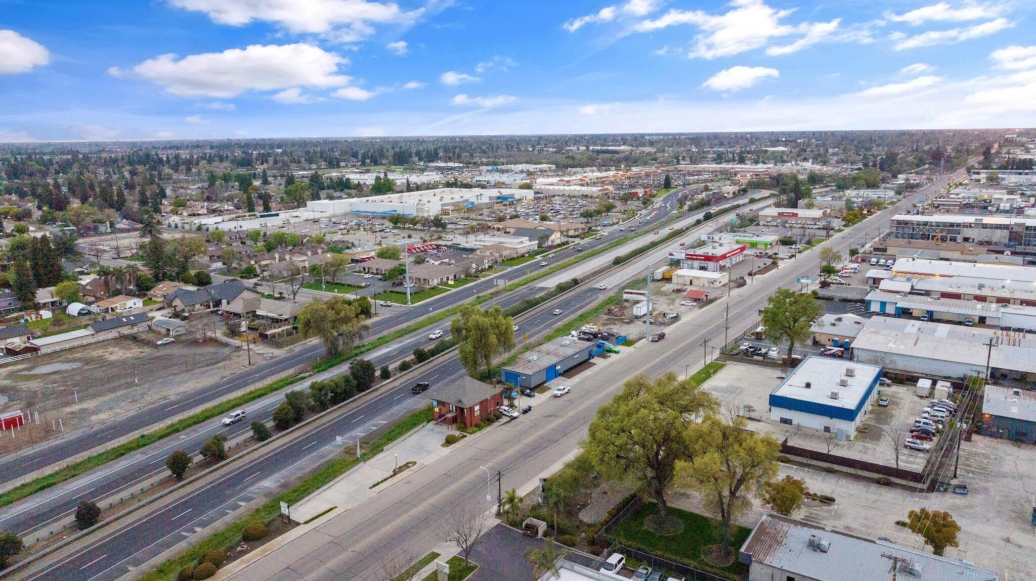 2121 E Mineral King Ave, Visalia, CA 93292