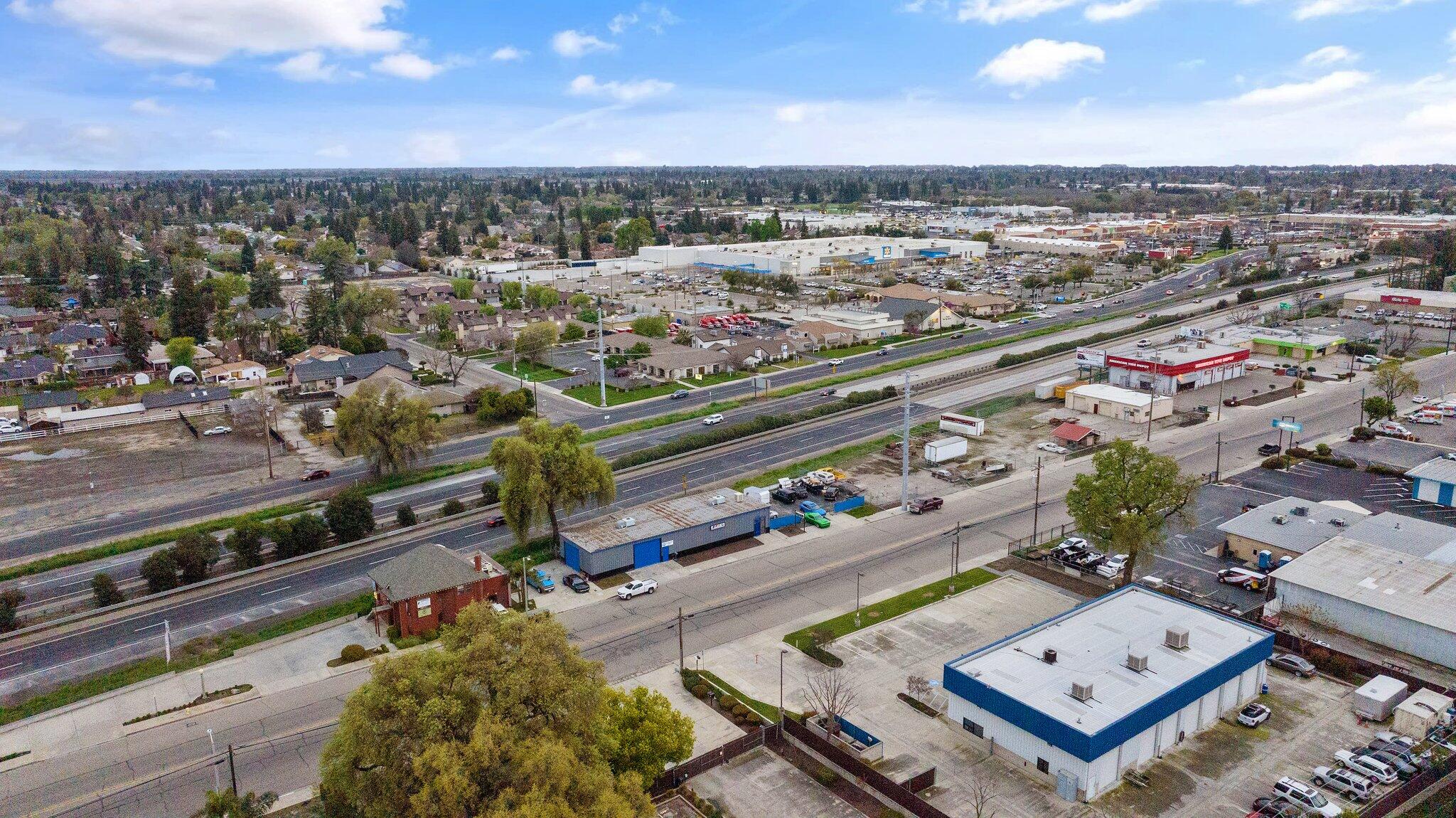 2121 E Mineral King Ave, Visalia, CA 93292