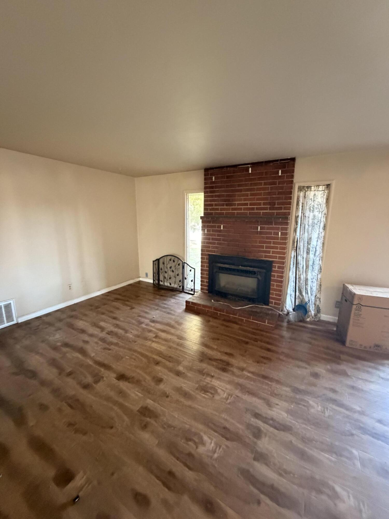 4303 W Hurley Ave Ave, Visalia, CA 93291